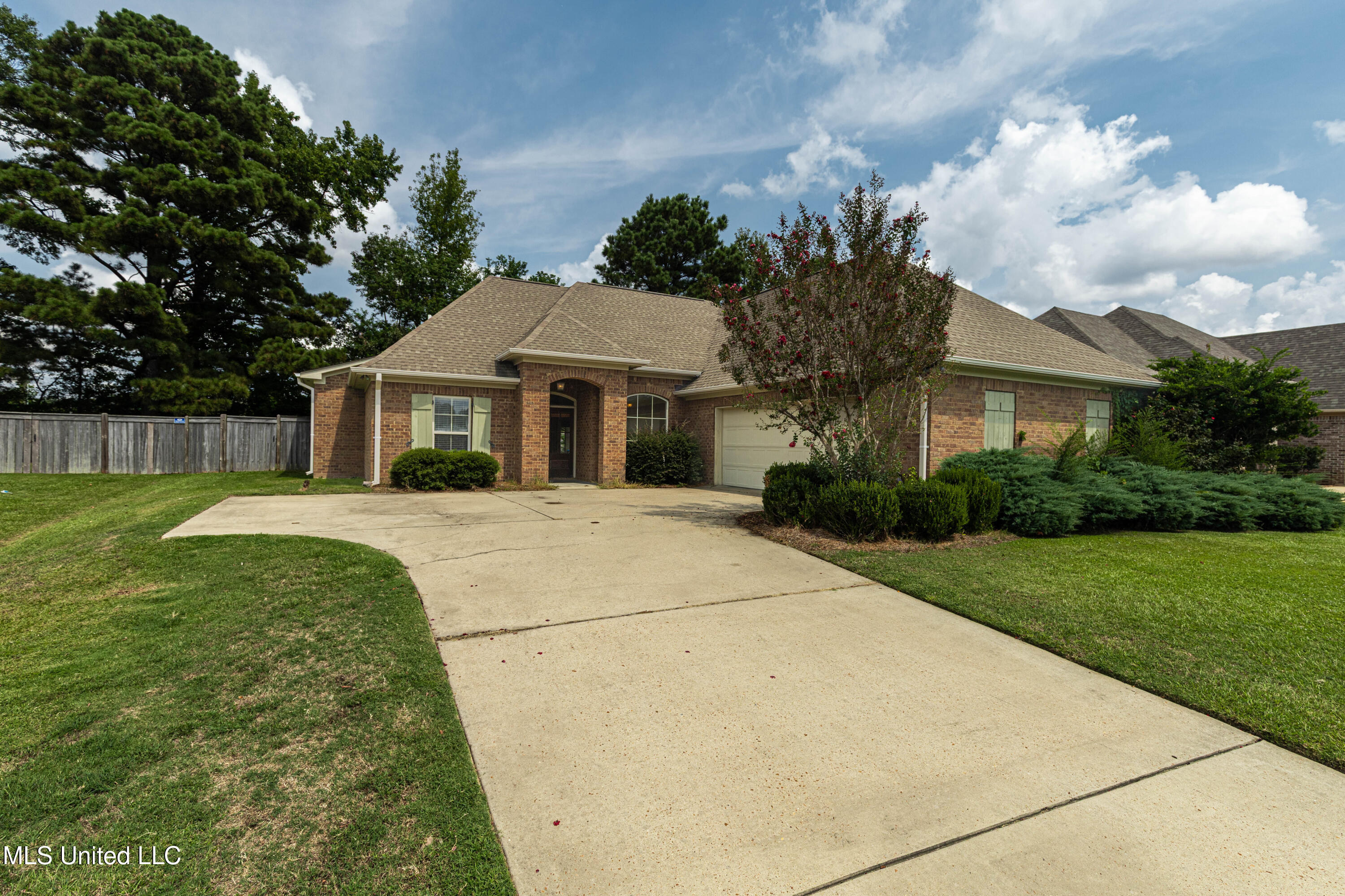 100 Bremen Court Property Photo 1