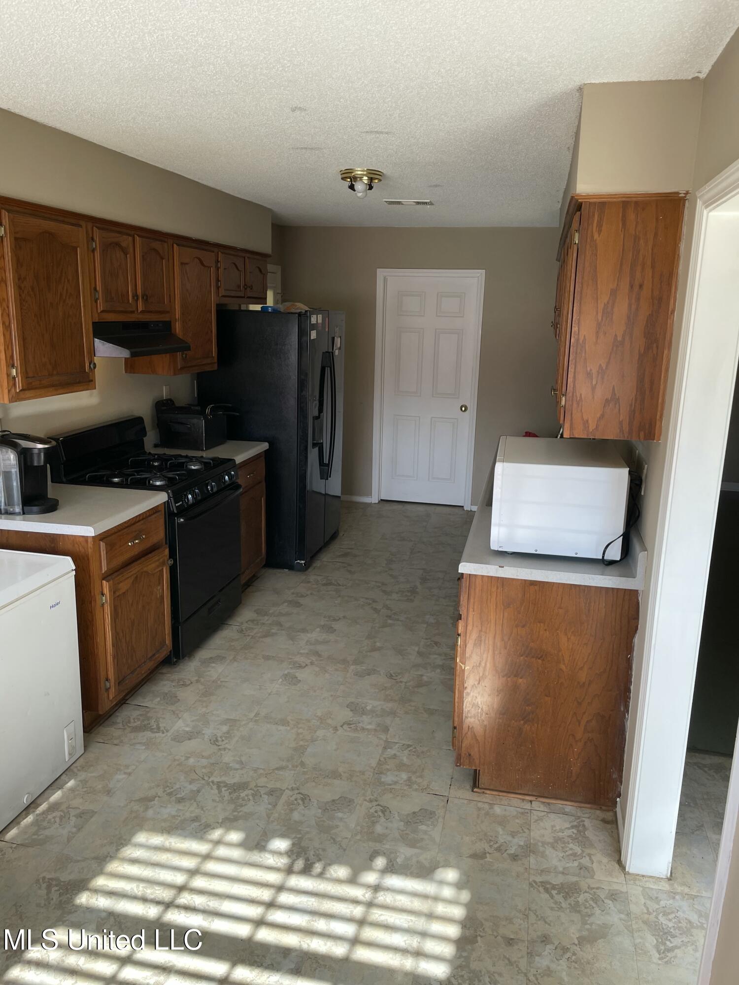 4178 Blackstone Drive Property Photo 3