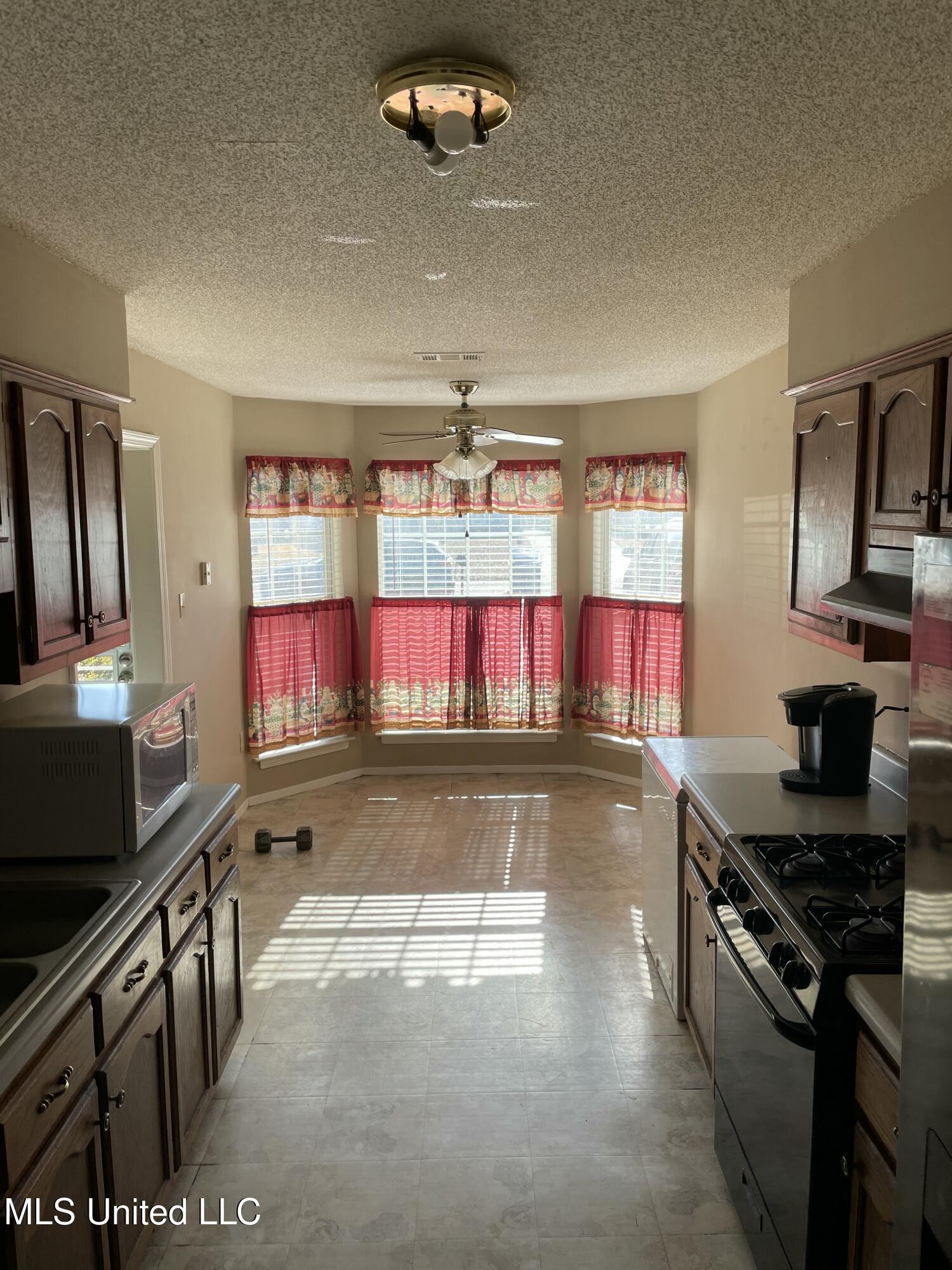 4178 Blackstone Drive Property Photo 4