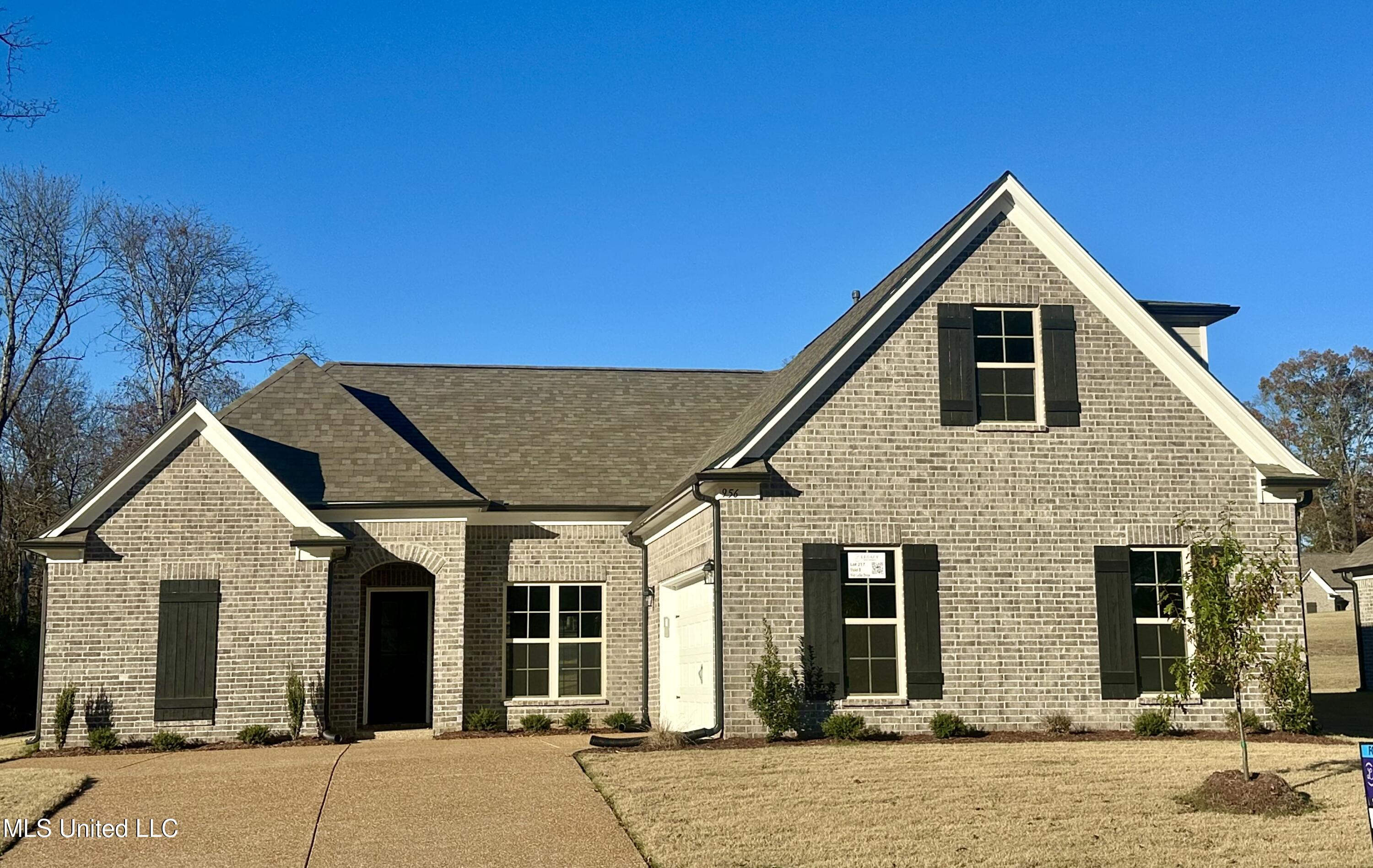 956 Collie Drive Property Photo 1