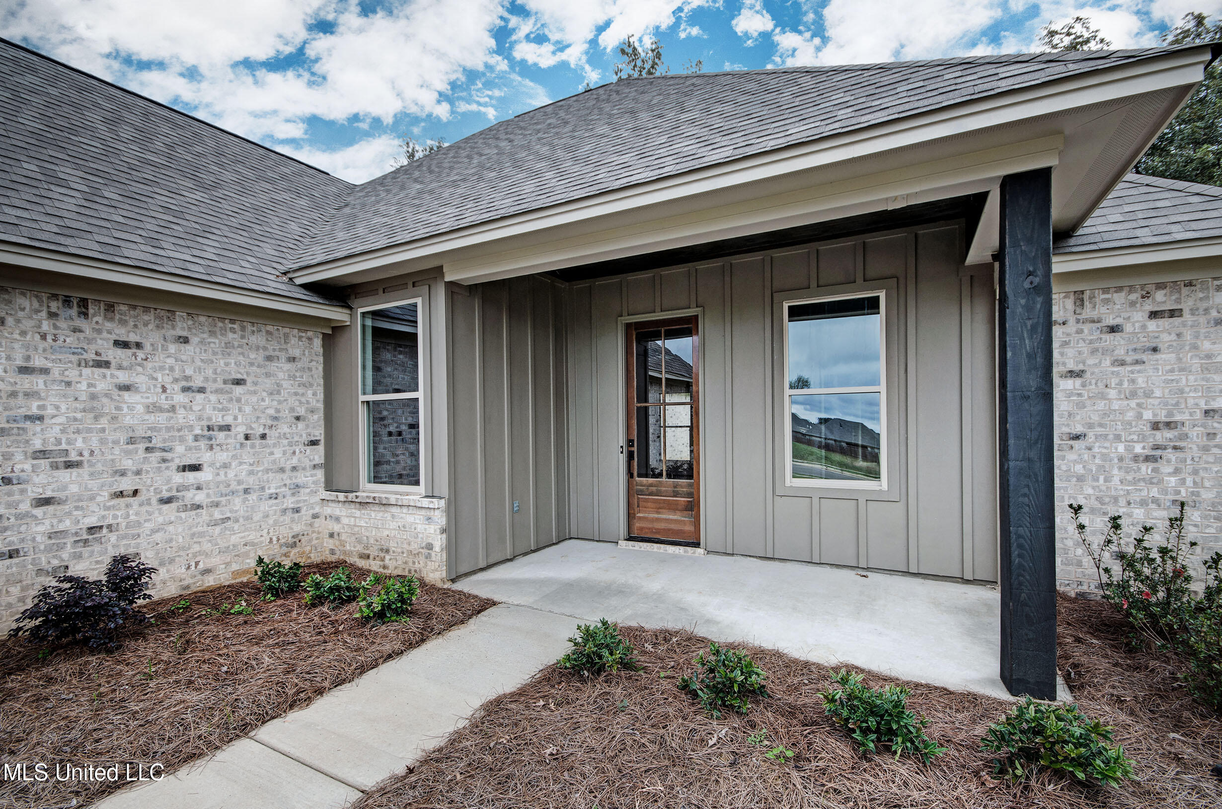 343 Willow Way Property Photo 3