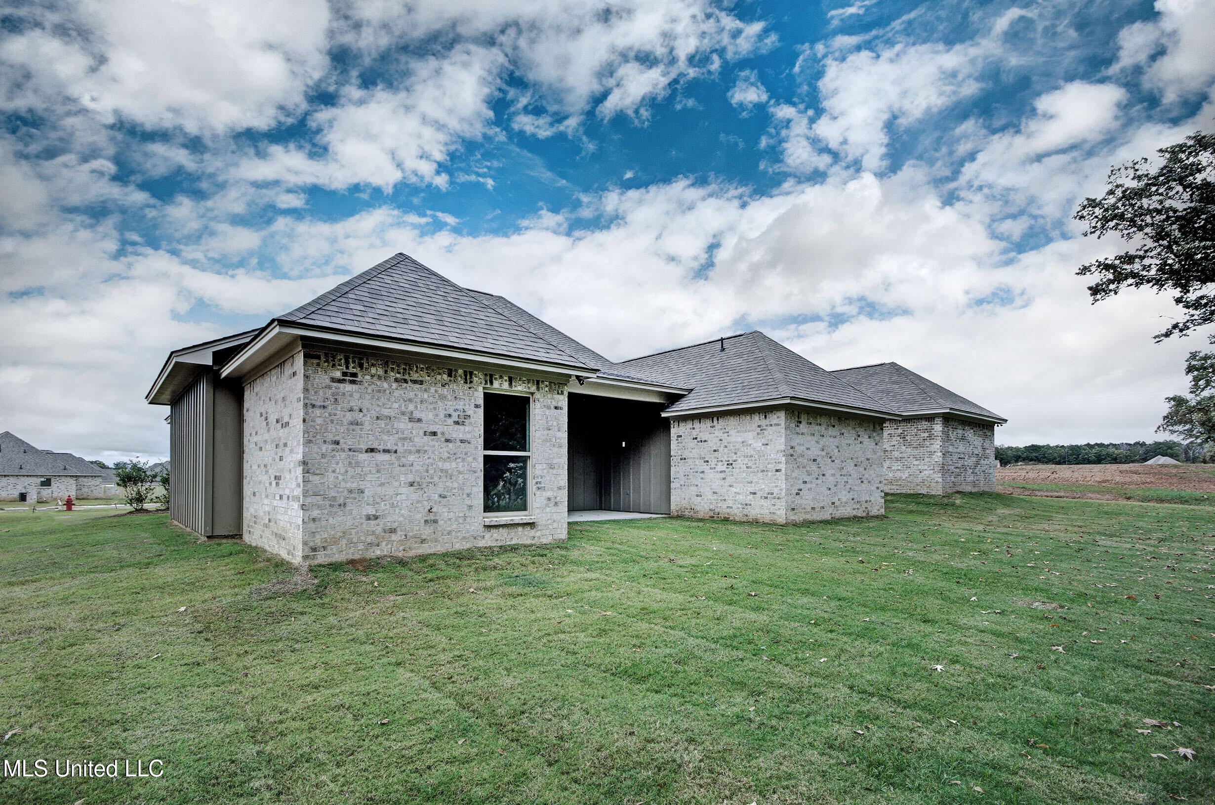 343 Willow Way Property Photo 5