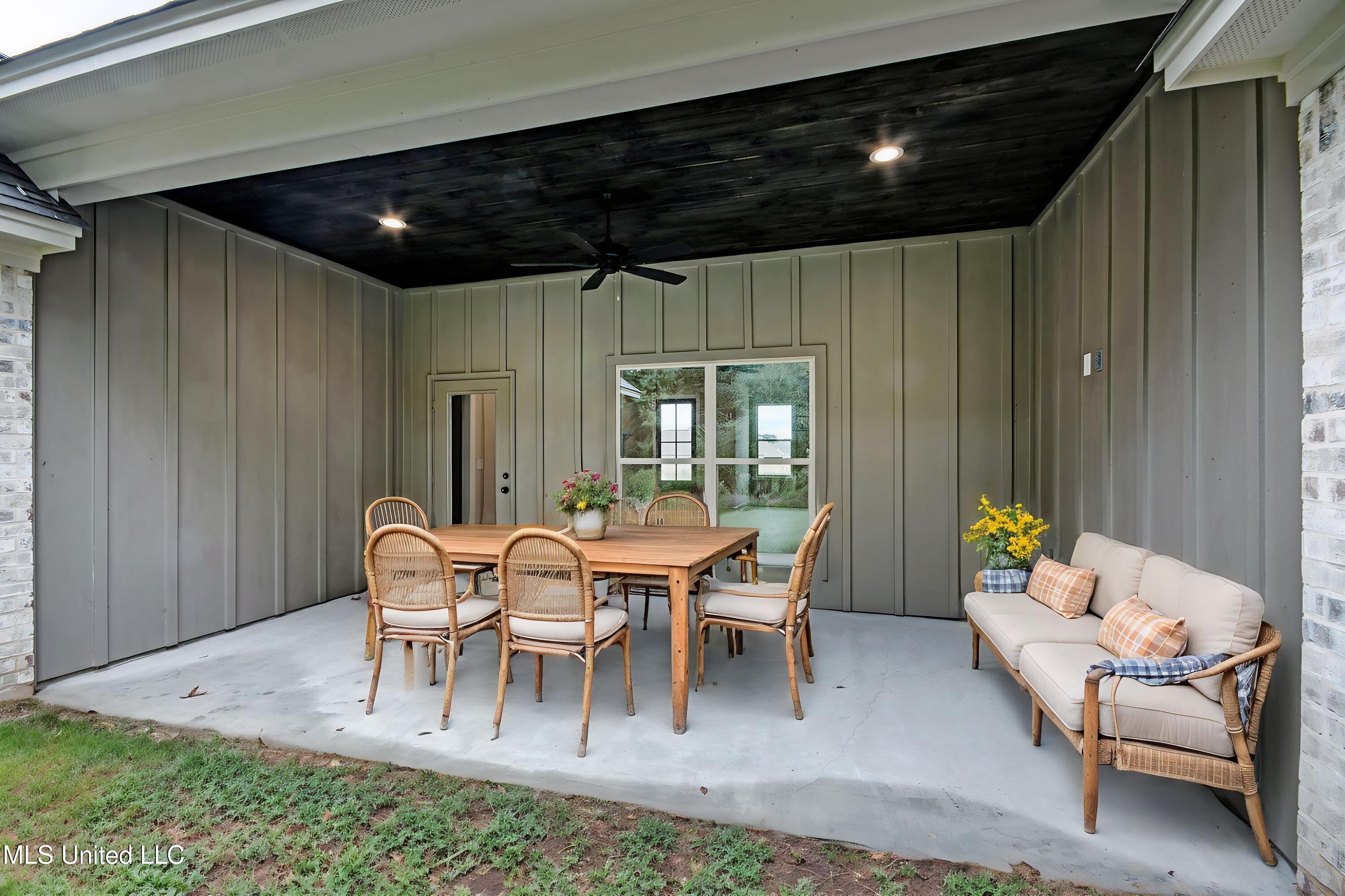 343 Willow Way Property Photo 6