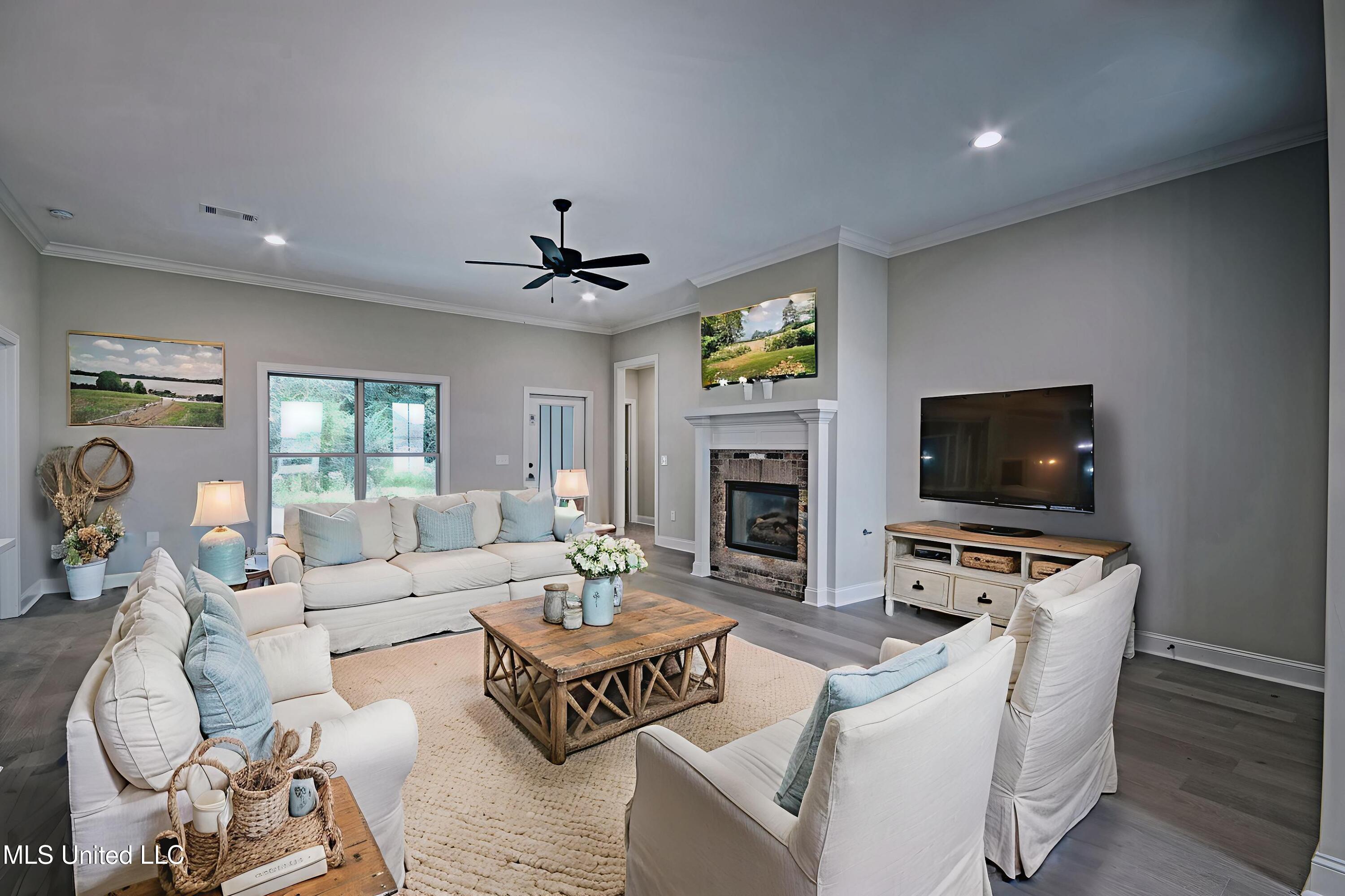 343 Willow Way Property Photo 8