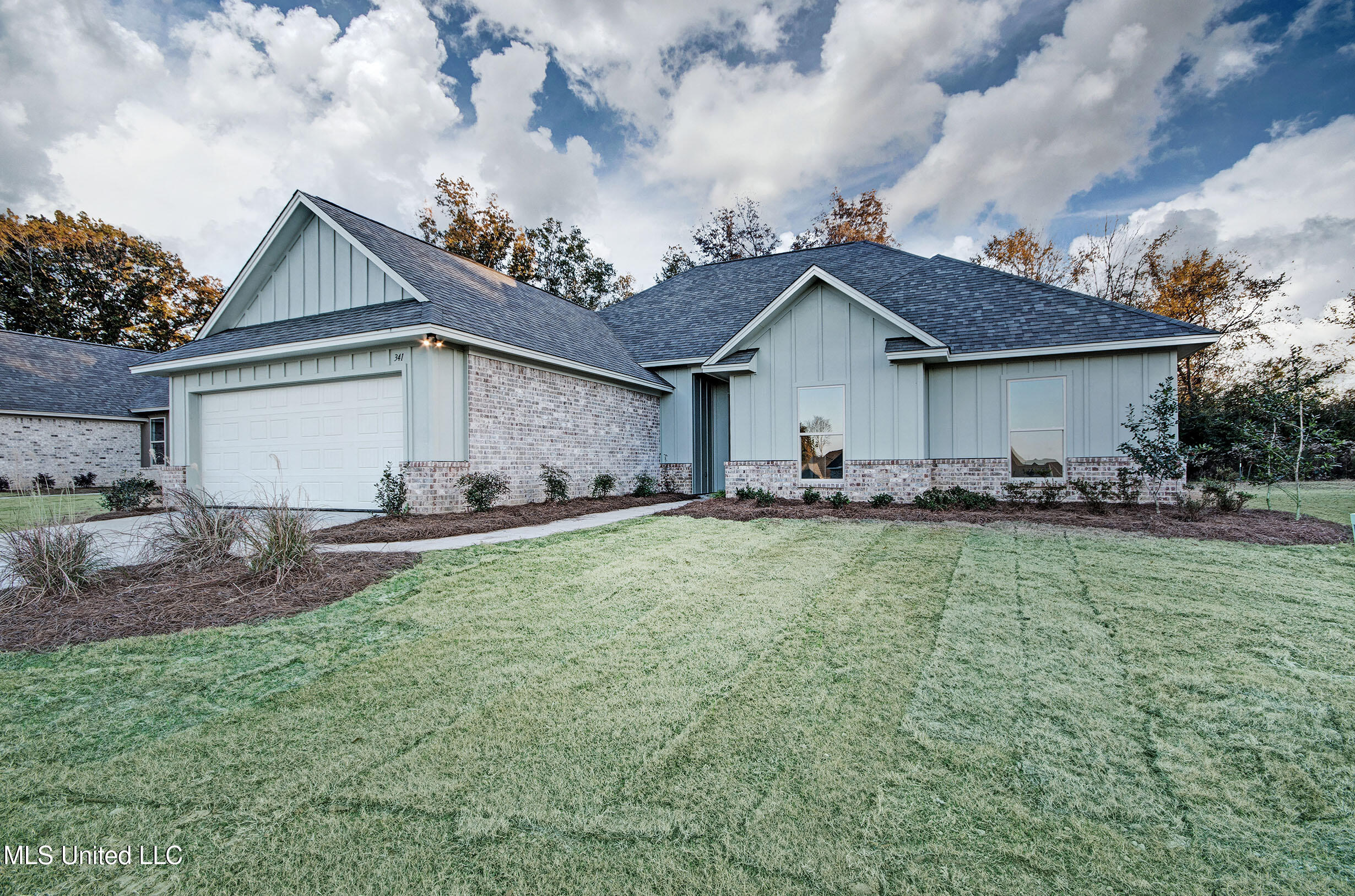 341 Willow Way Property Photo 1