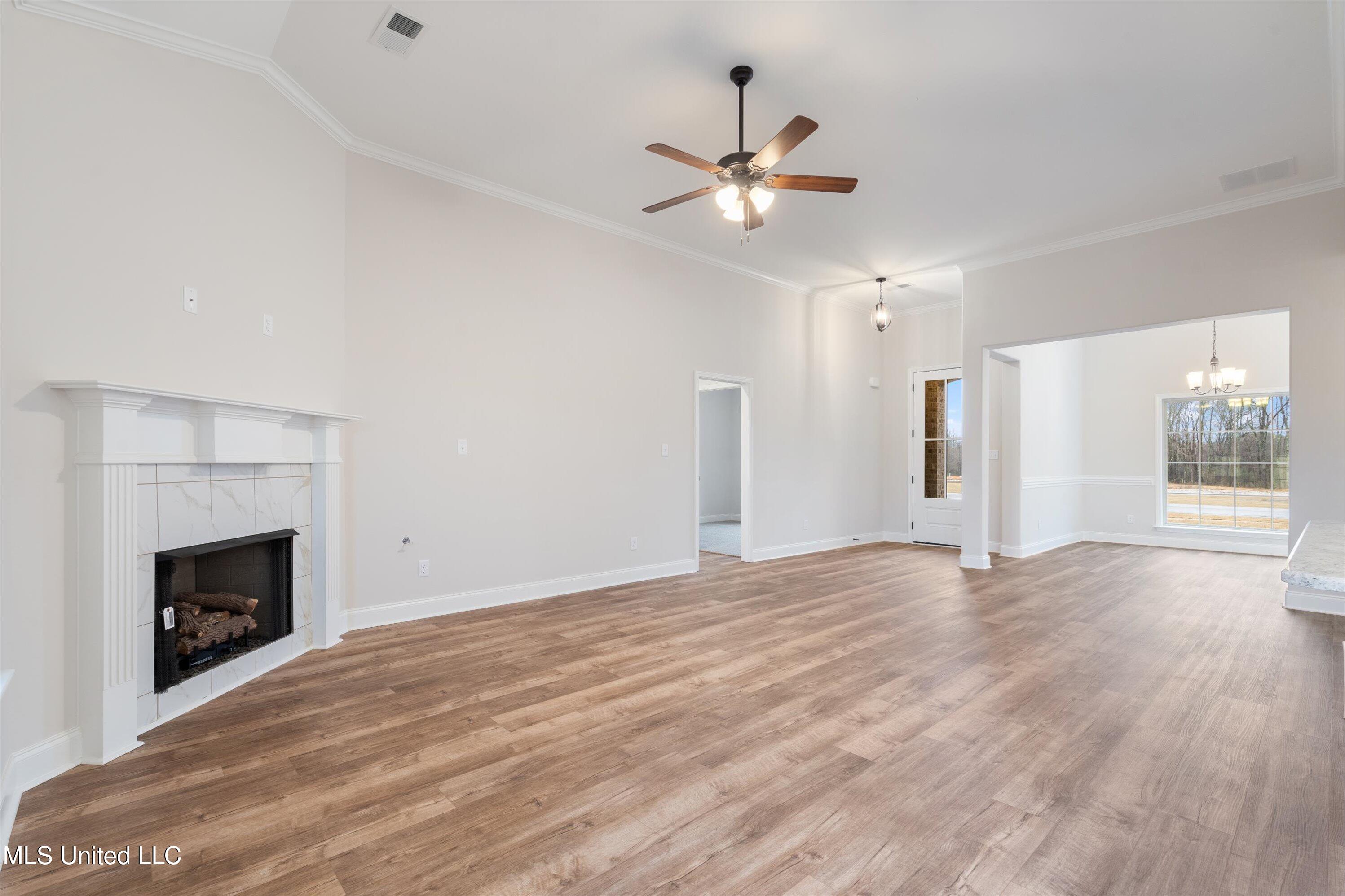 723 Lucas Lane Property Photo 7