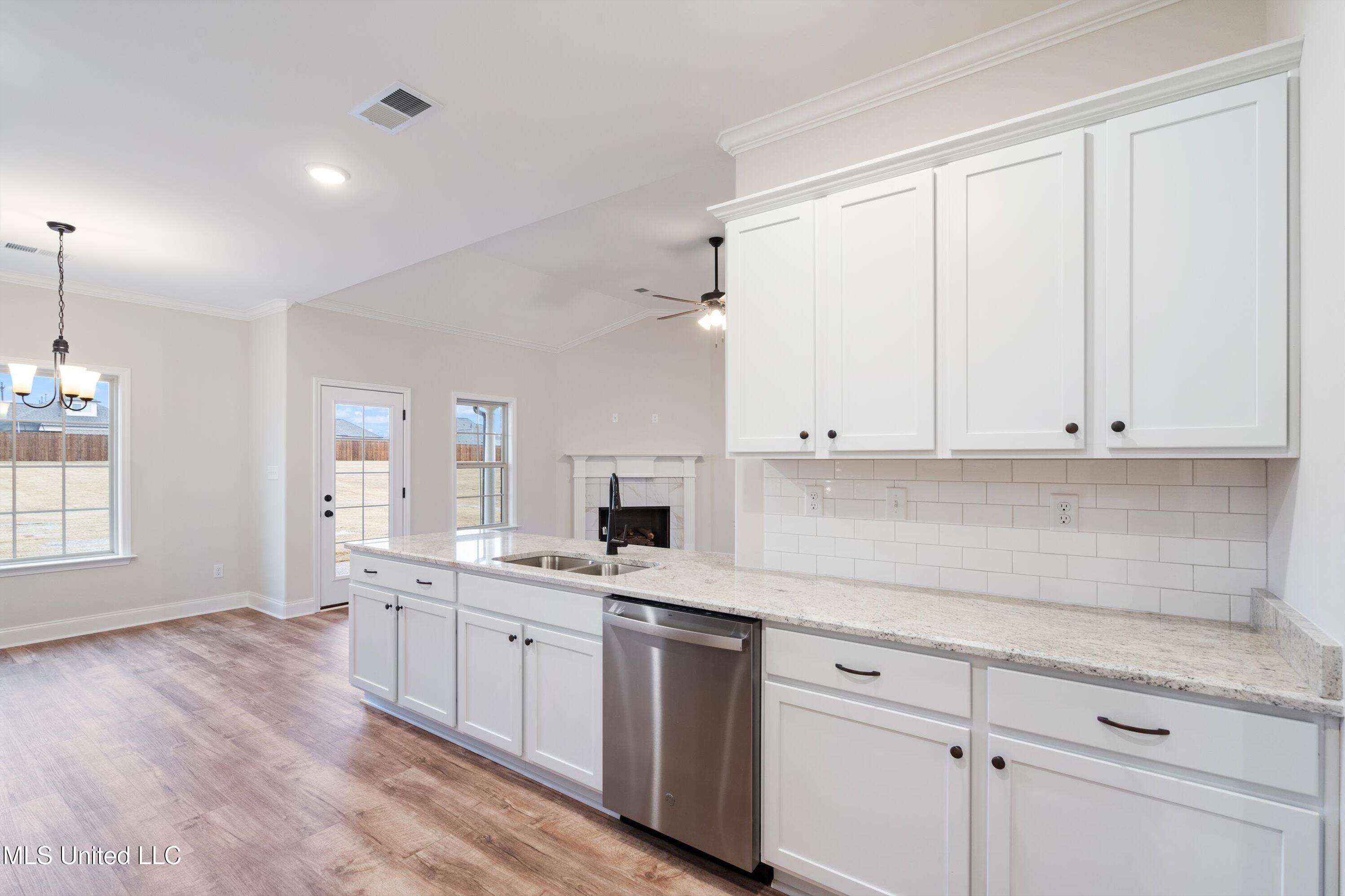 723 Lucas Lane Property Photo 10