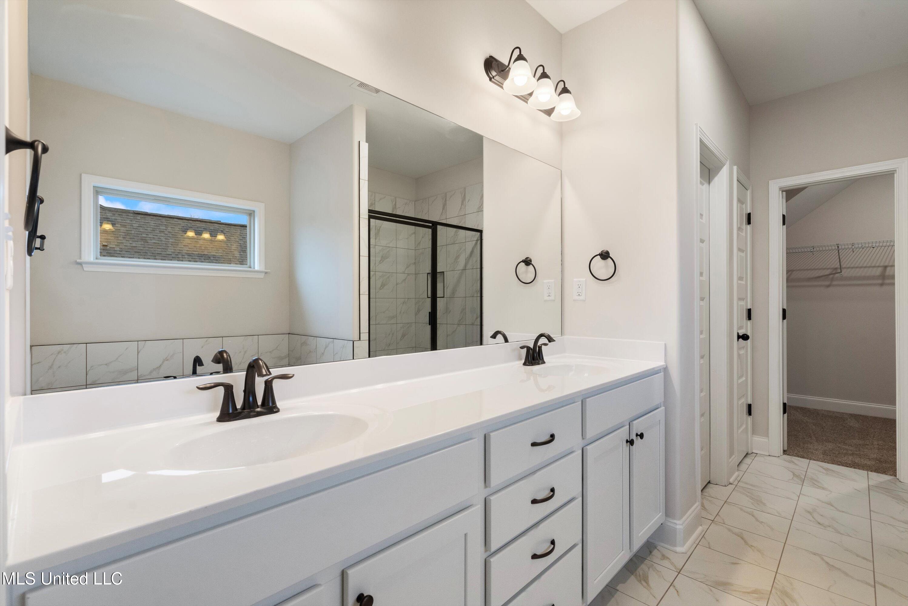 723 Lucas Lane Property Photo 14