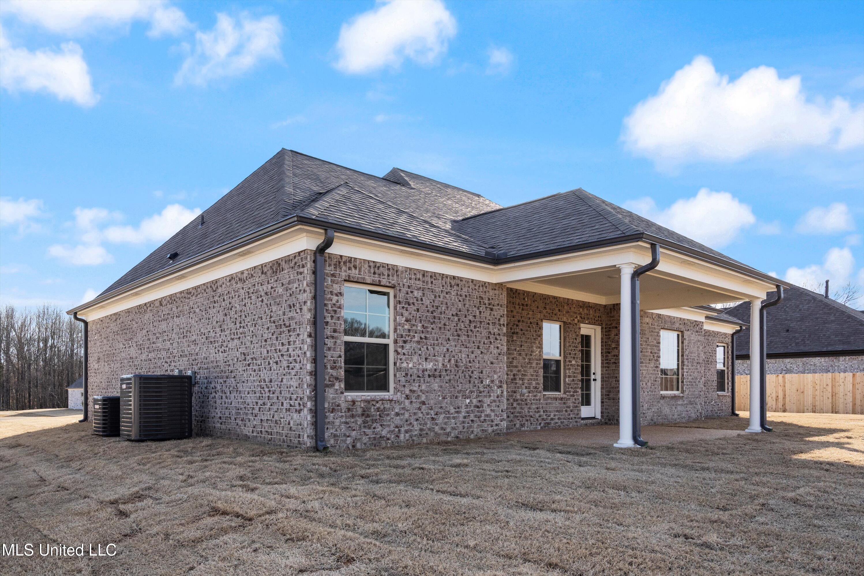 723 Lucas Lane Property Photo 22