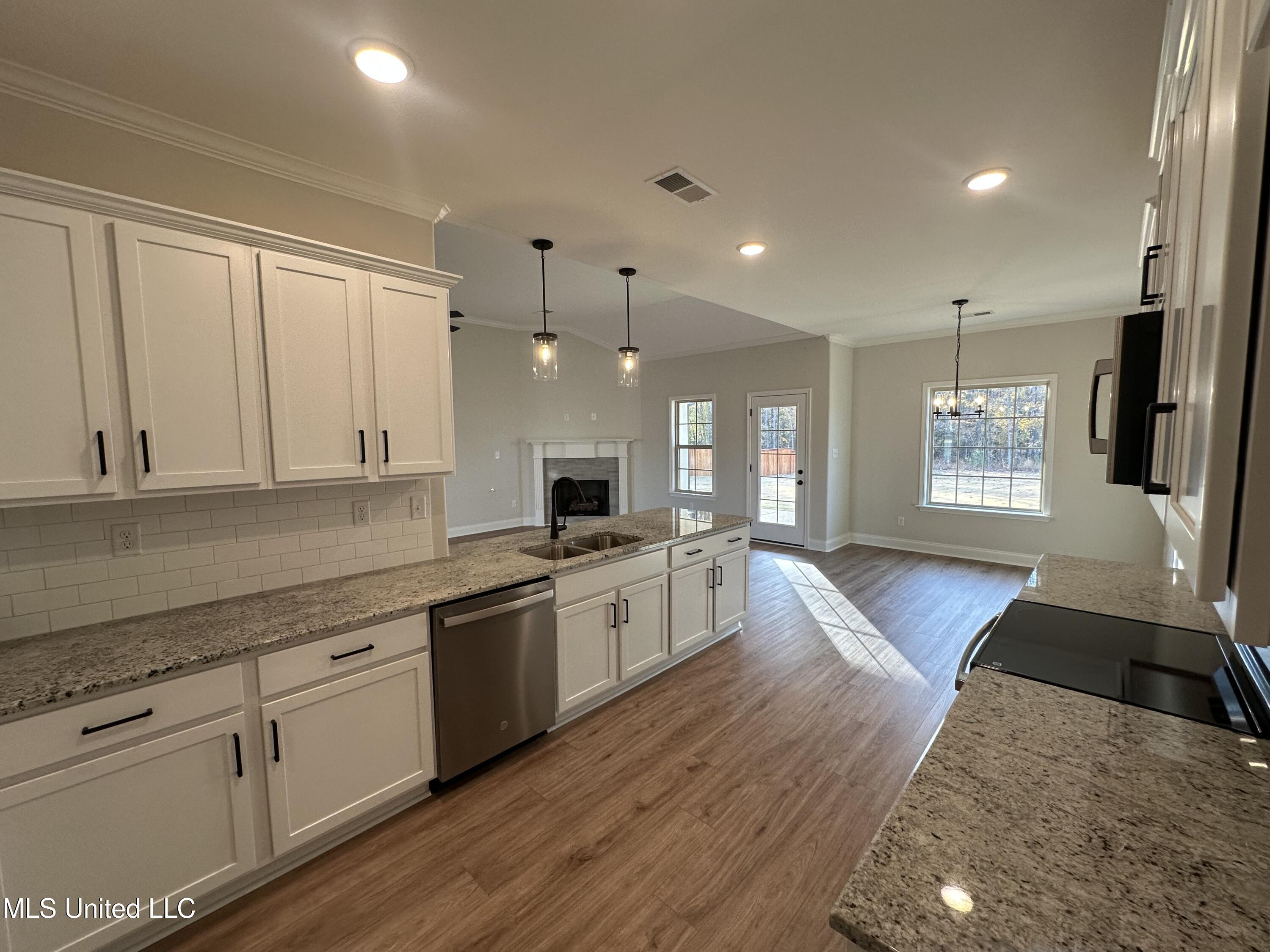 723 Lucas Lane Property Photo 27