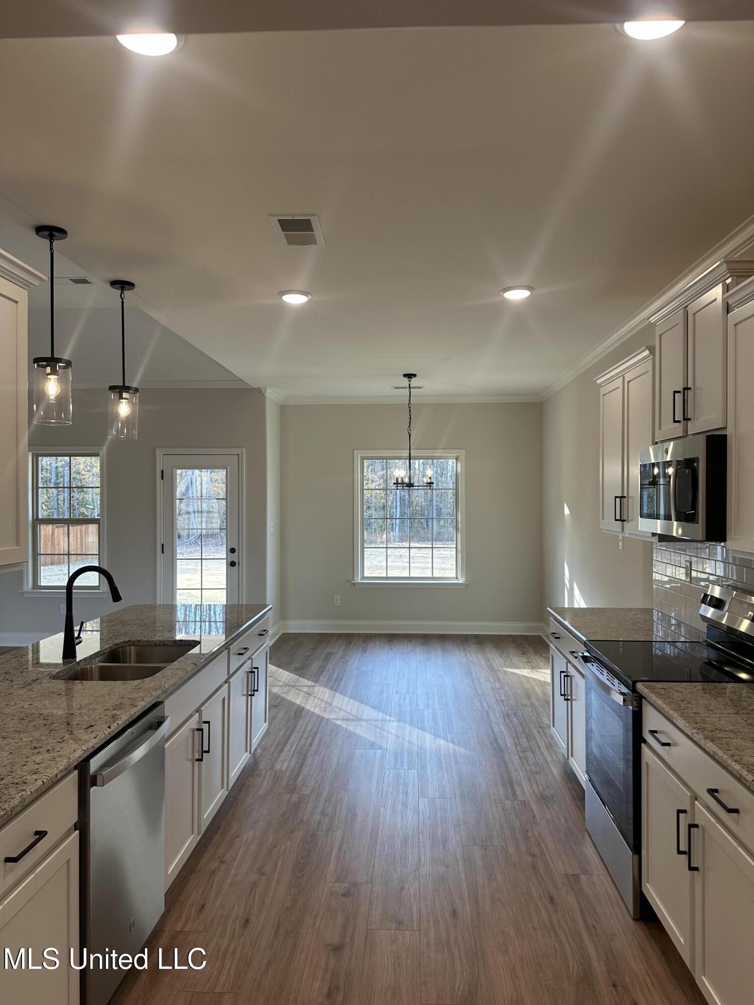 723 Lucas Lane Property Photo 28