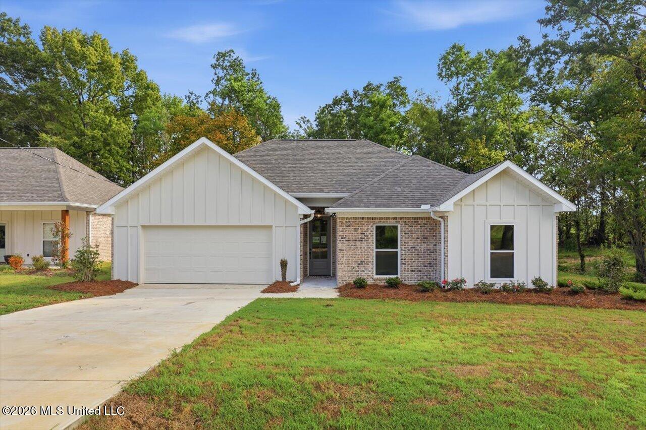 192 Lake Harbor Road Property Photo 1