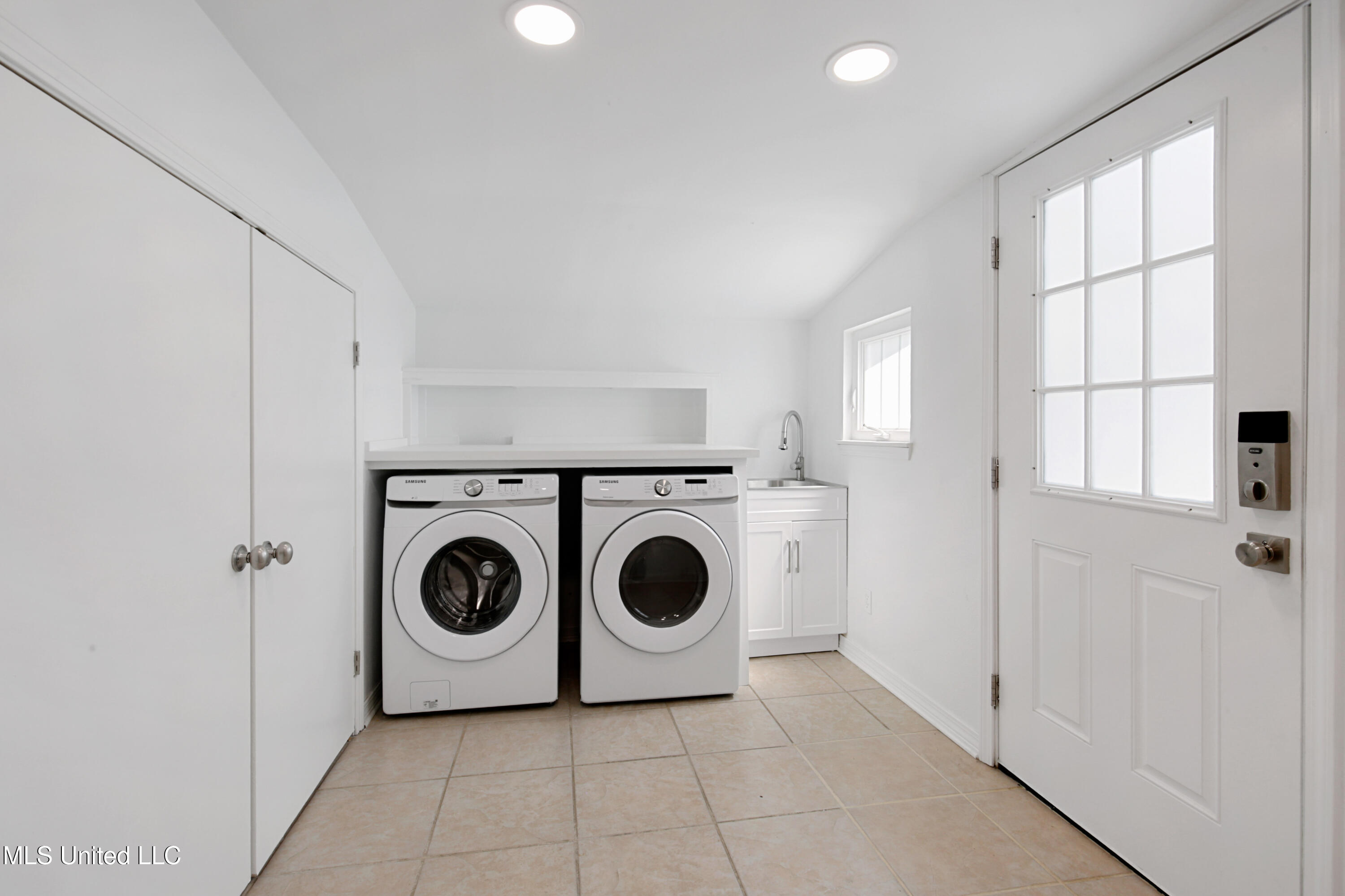 109 Court Street Property Photo 27