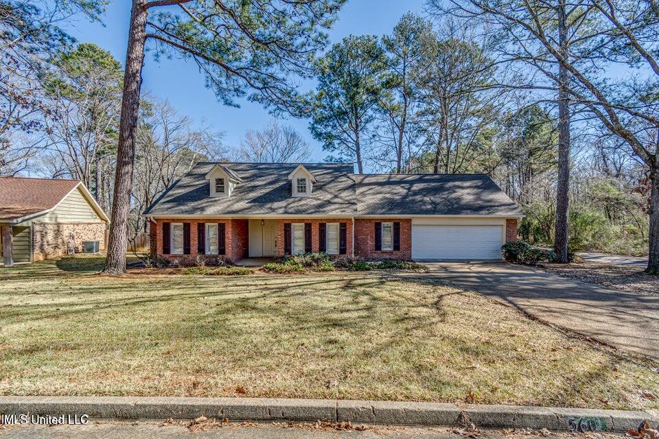 560 Dixton Drive Property Photo 2