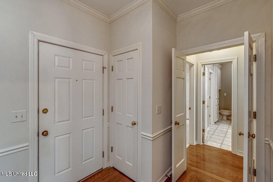 560 Dixton Drive Property Photo 4