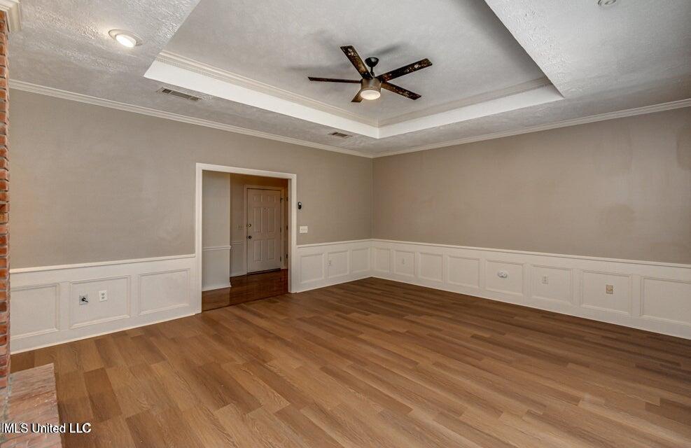 560 Dixton Drive Property Photo 8