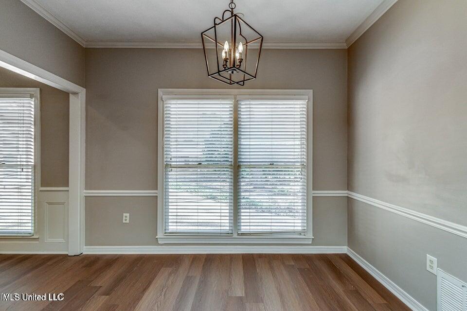 560 Dixton Drive Property Photo 13