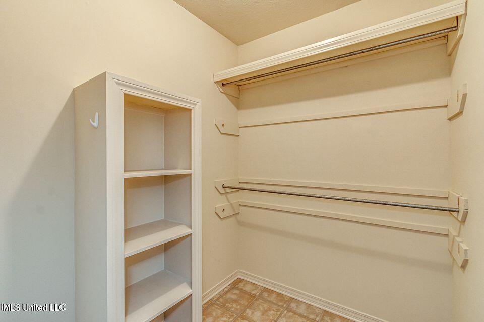 560 Dixton Drive Property Photo 31