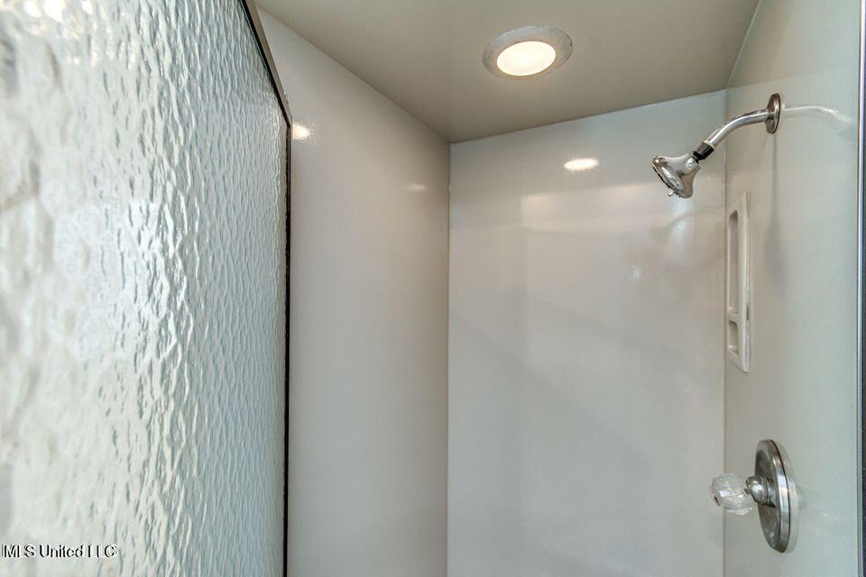 560 Dixton Drive Property Photo 33