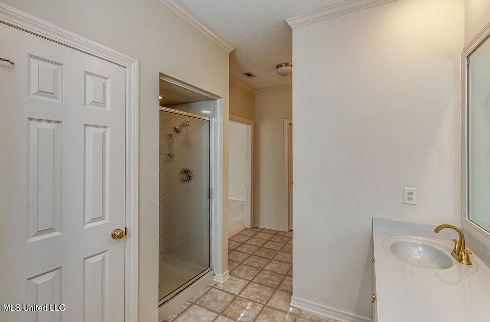 560 Dixton Drive Property Photo 34