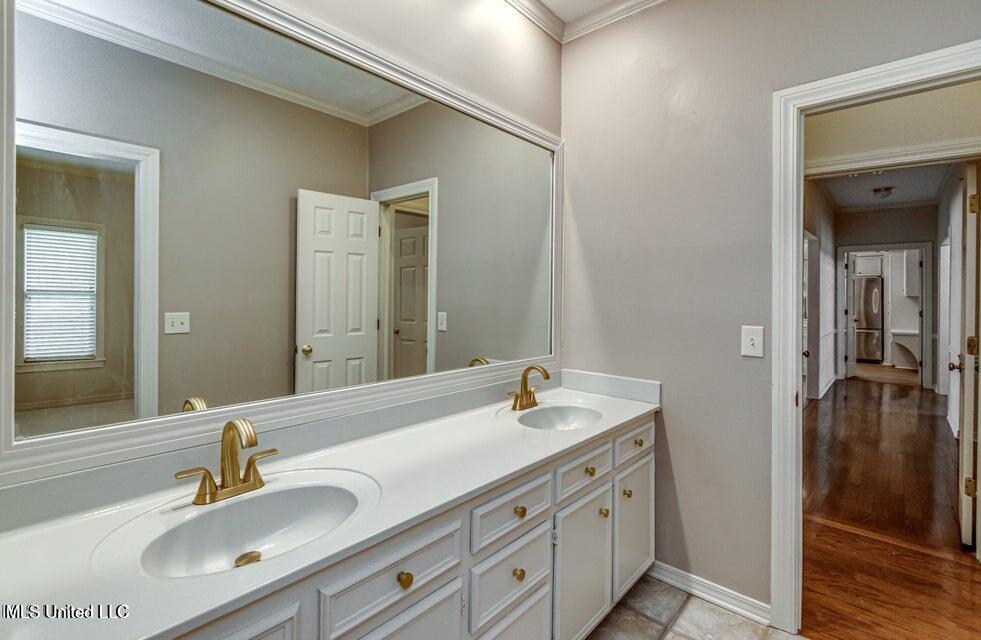 560 Dixton Drive Property Photo 40