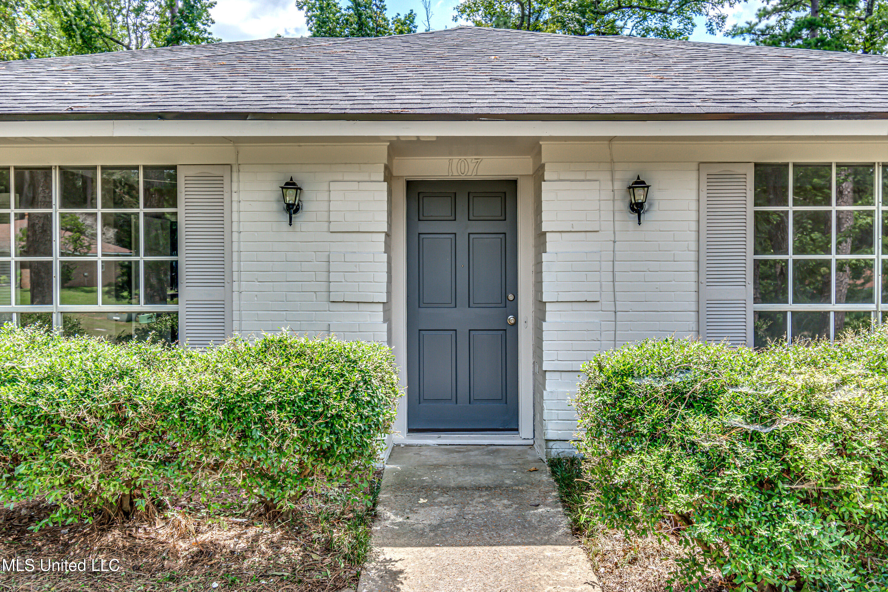 107 Woodgate Drive Property Photo 1