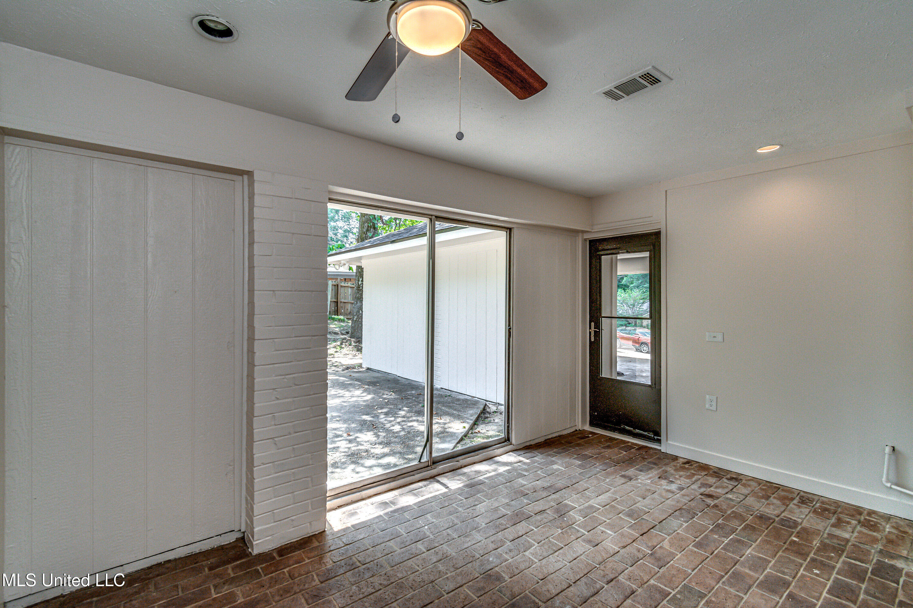 107 Woodgate Drive Property Photo 40