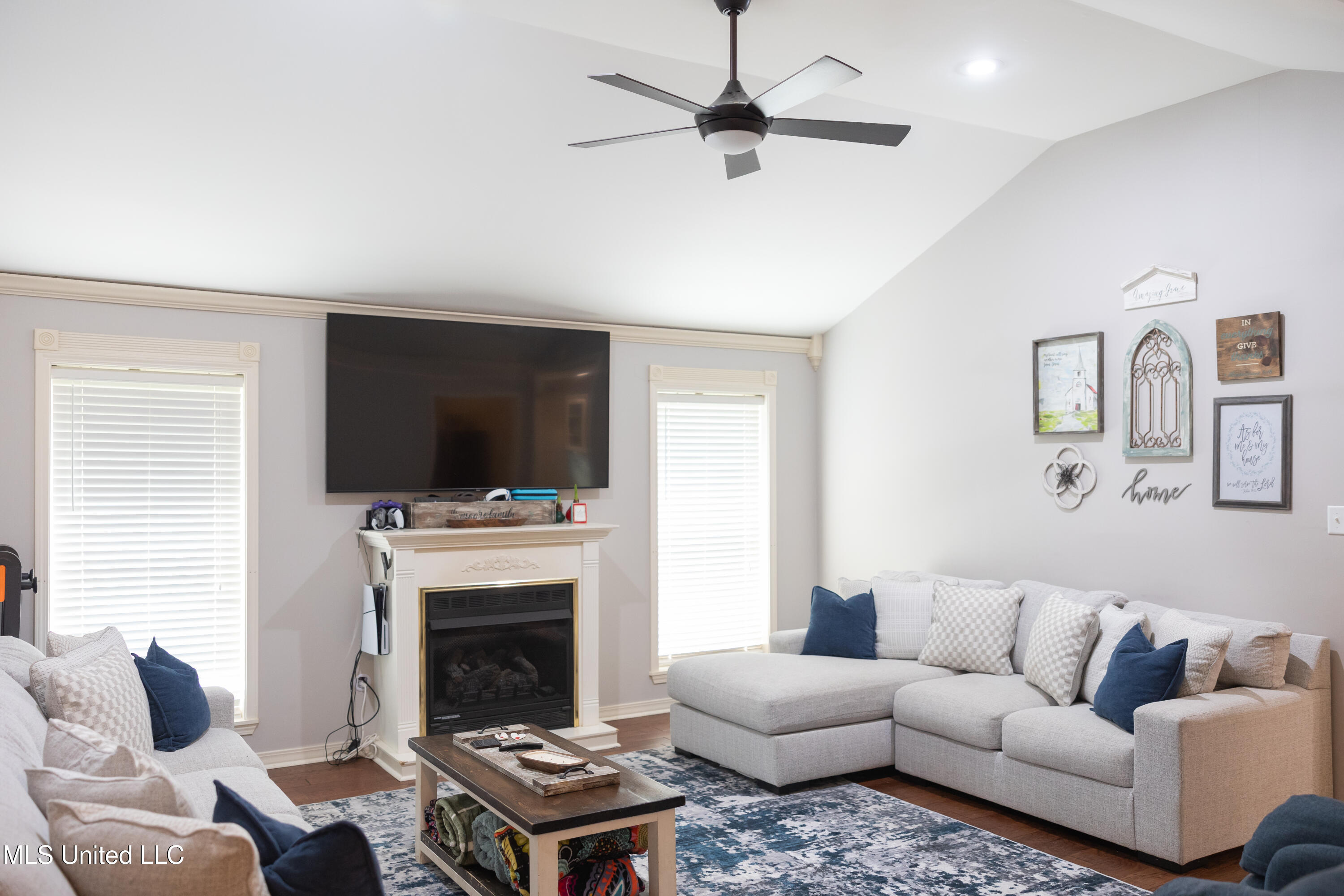 403 Bristol Avenue Property Photo 9