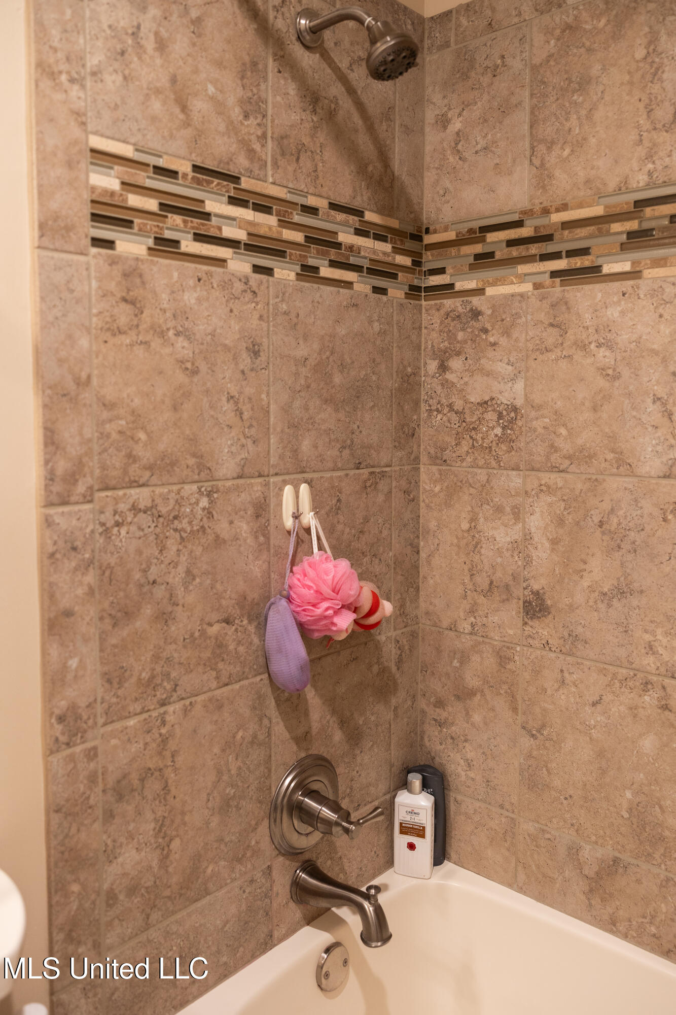 403 Bristol Avenue Property Photo 17