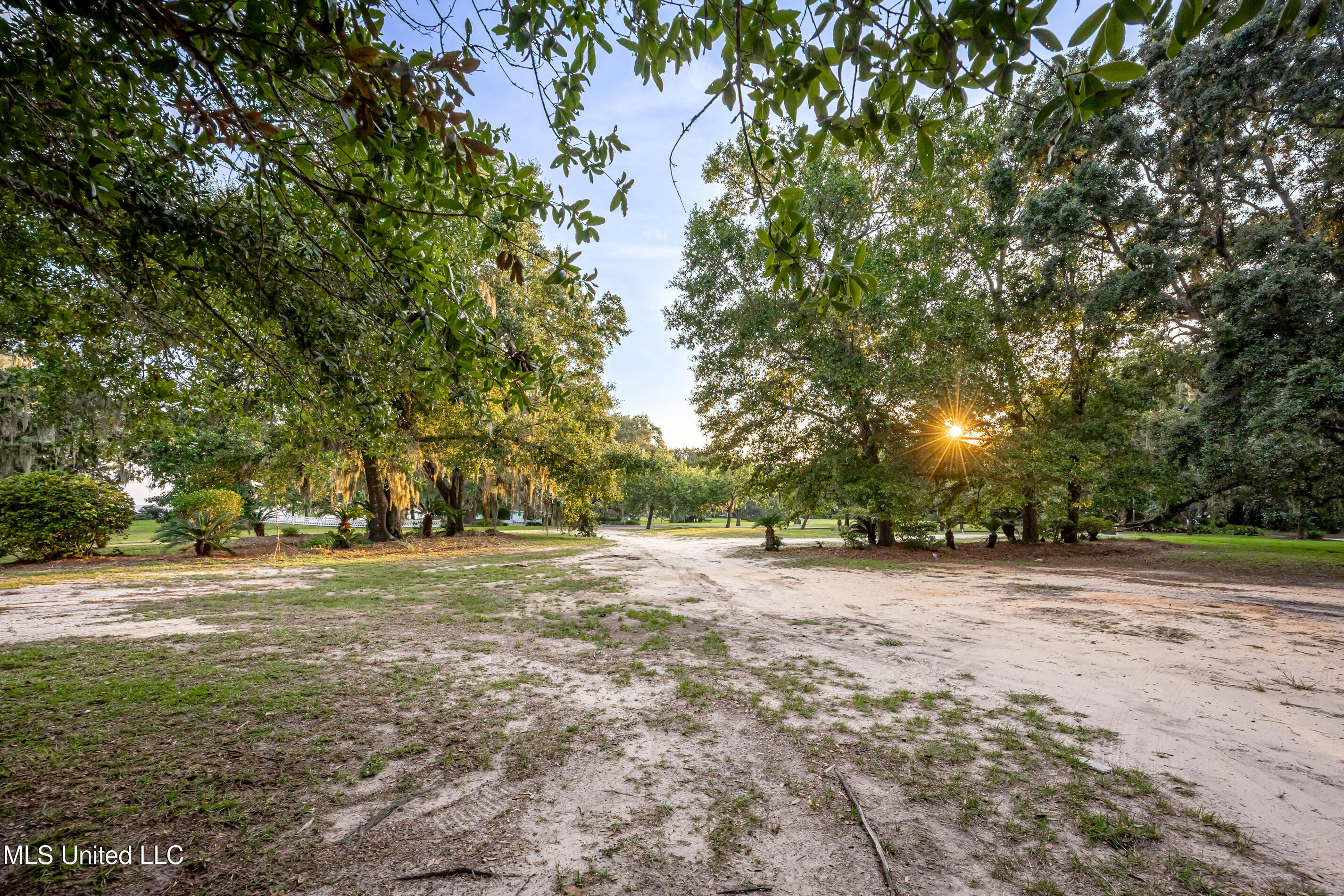 Lot 6 Pointe Aux Chenes Property Photo 2