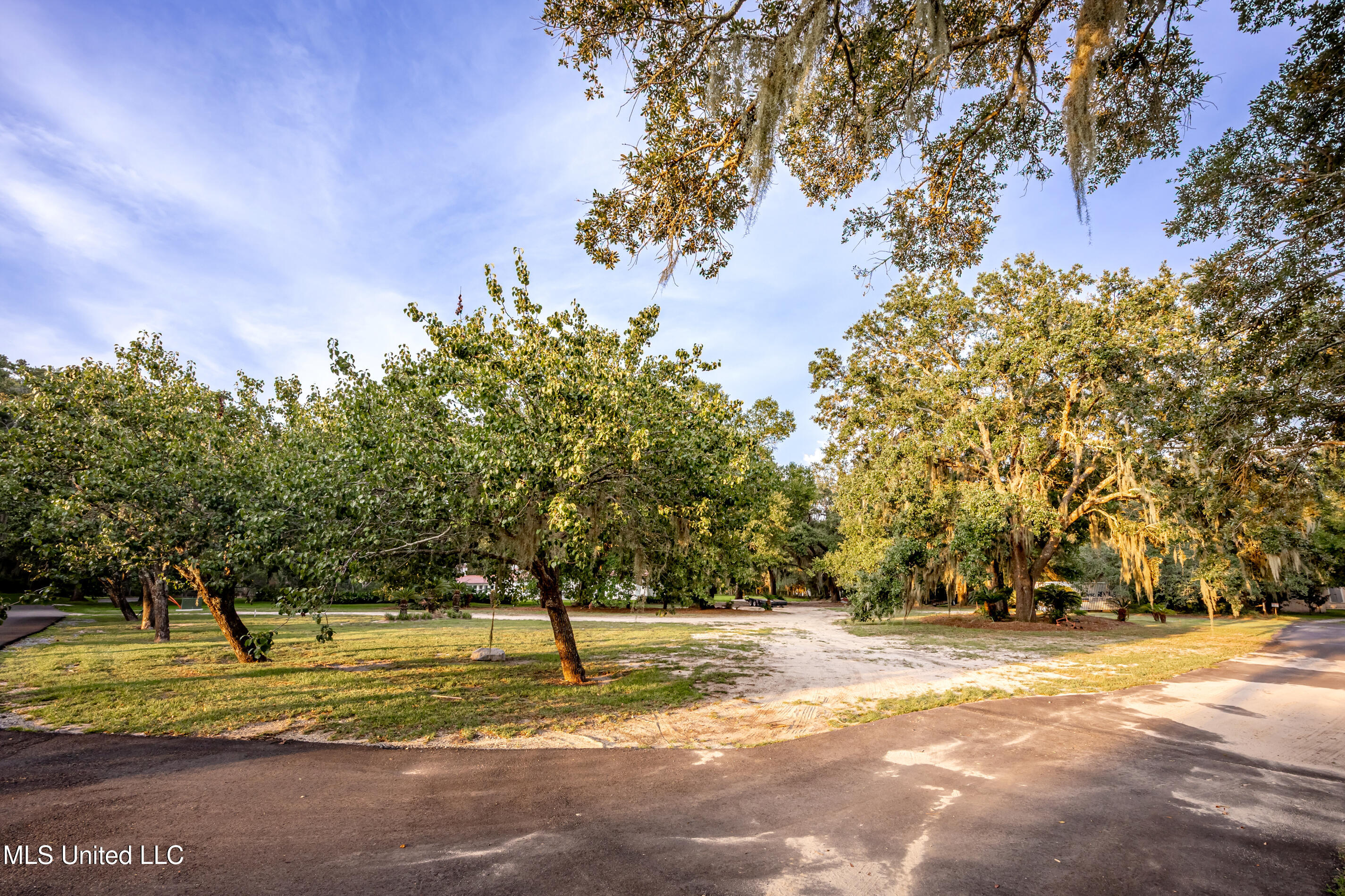 Lot 6 Pointe Aux Chenes Property Photo 3
