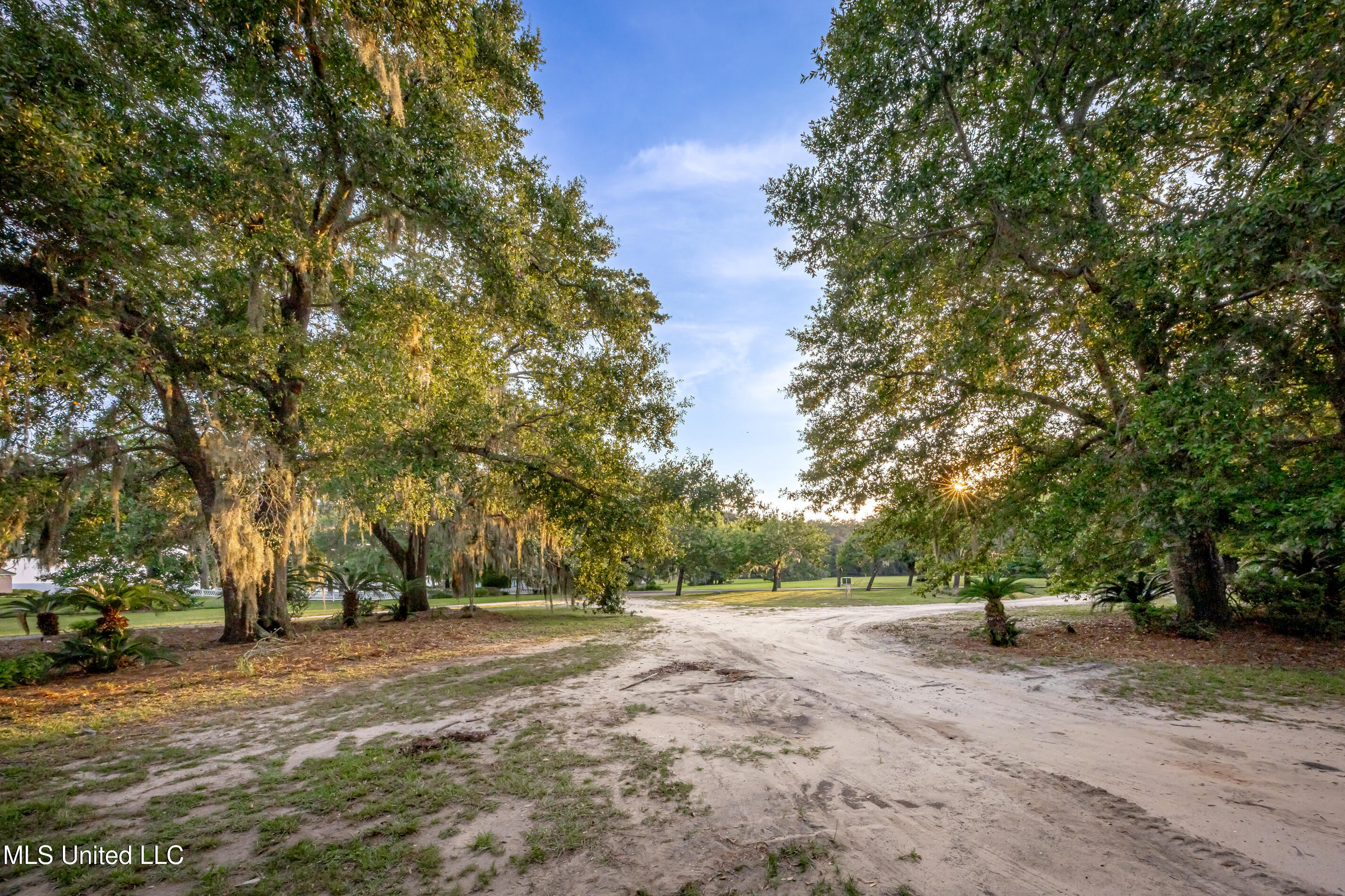 Lot 6 Pointe Aux Chenes Property Photo 7