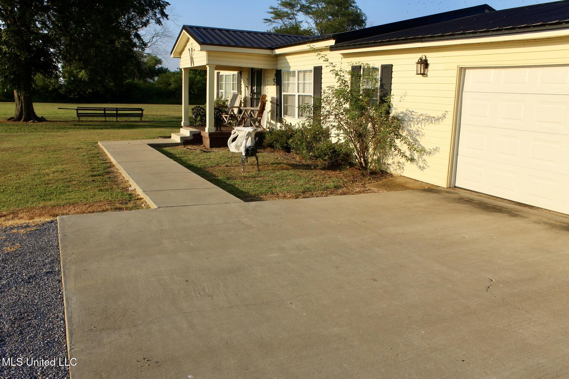 2284 Pride Road Property Photo 4