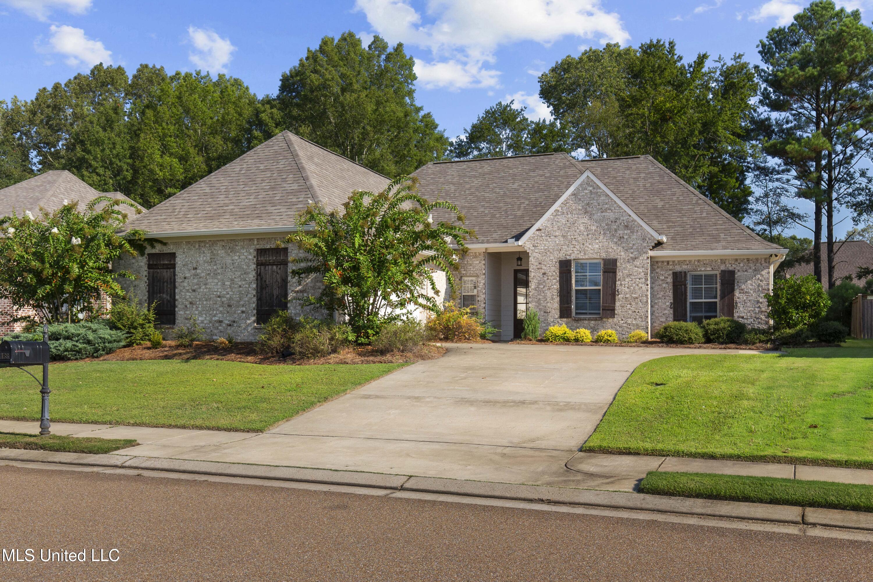 138 Shoreview Drive Property Photo 1