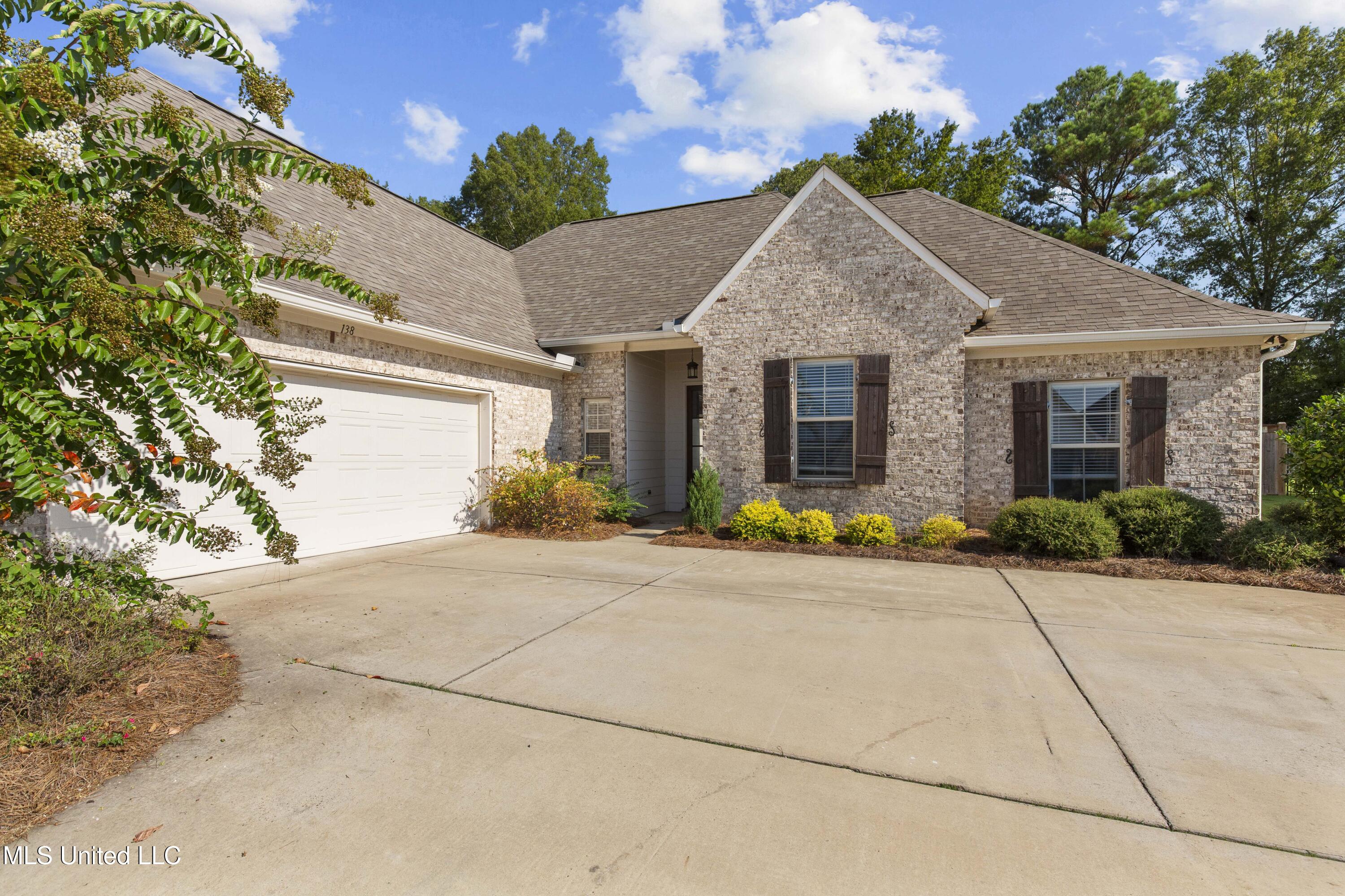 138 Shoreview Drive Property Photo 2