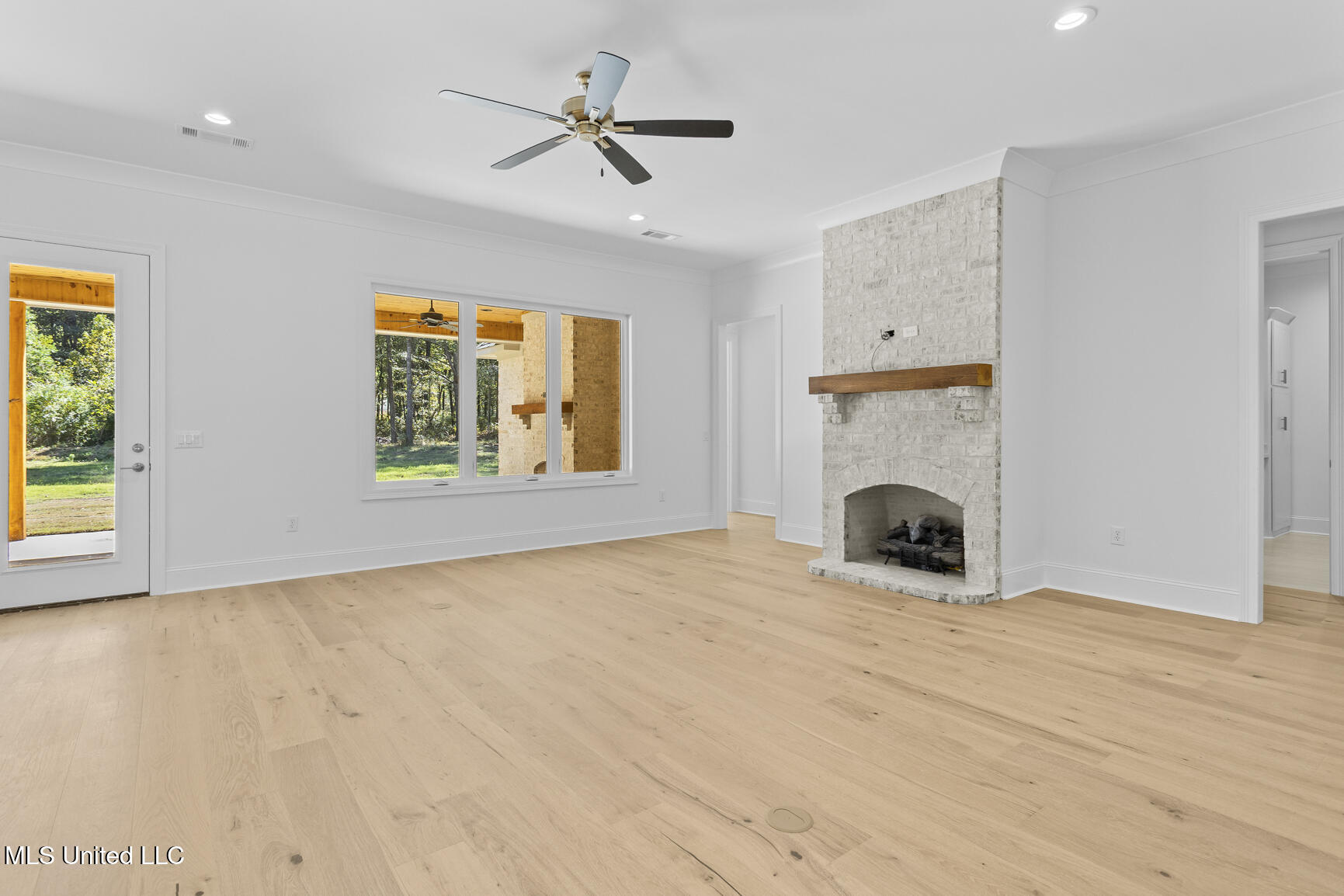 166 Hunters Cove Property Photo 6