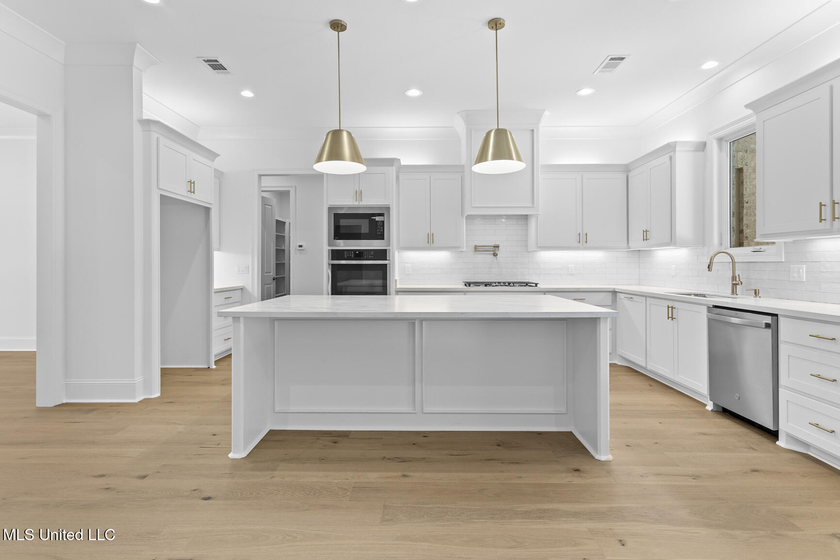 166 Hunters Cove Property Photo 8