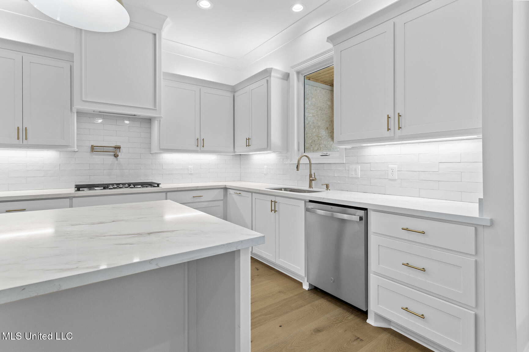 166 Hunters Cove Property Photo 9