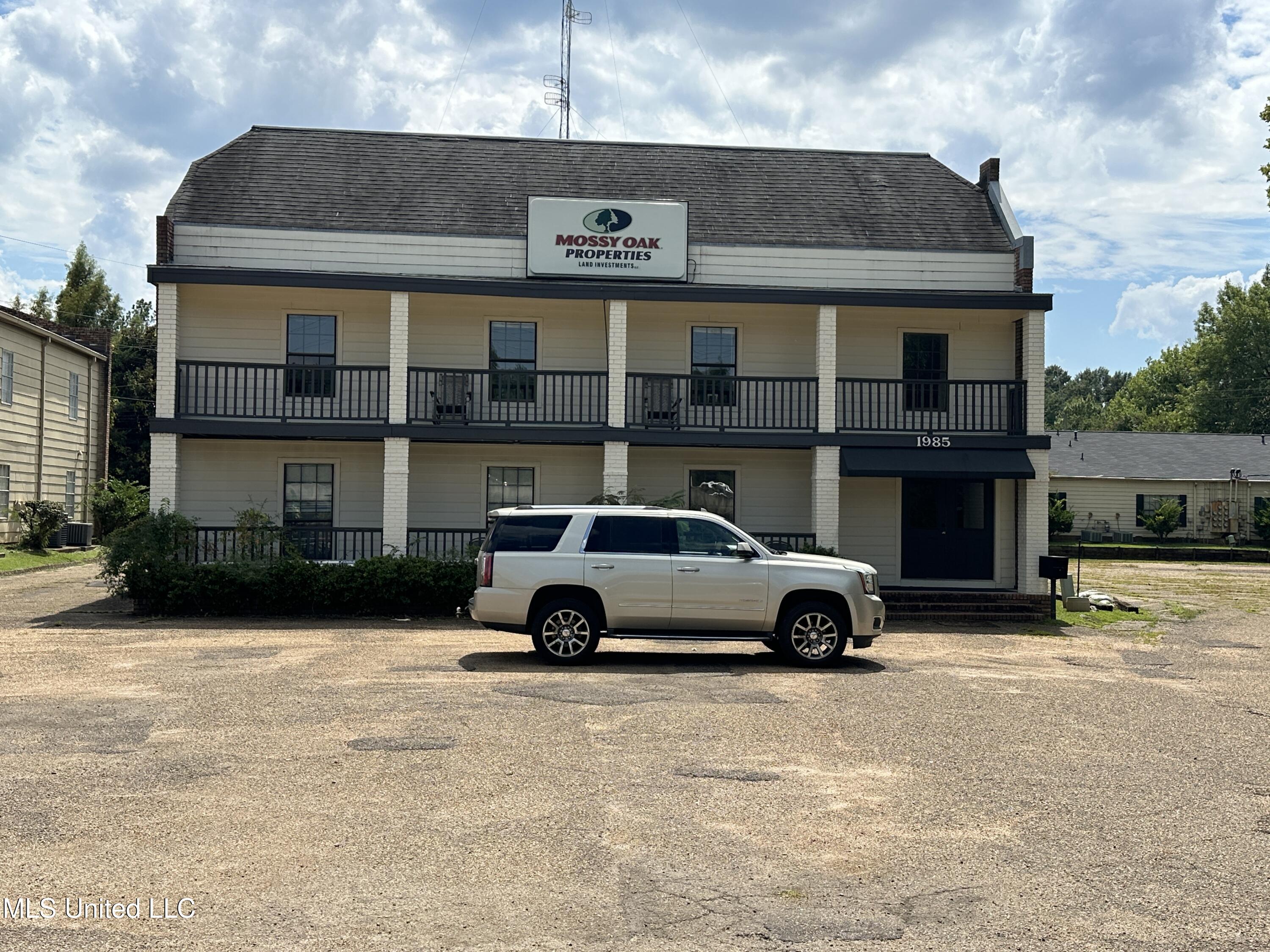 1985 Lakeland Drive Property Photo 1