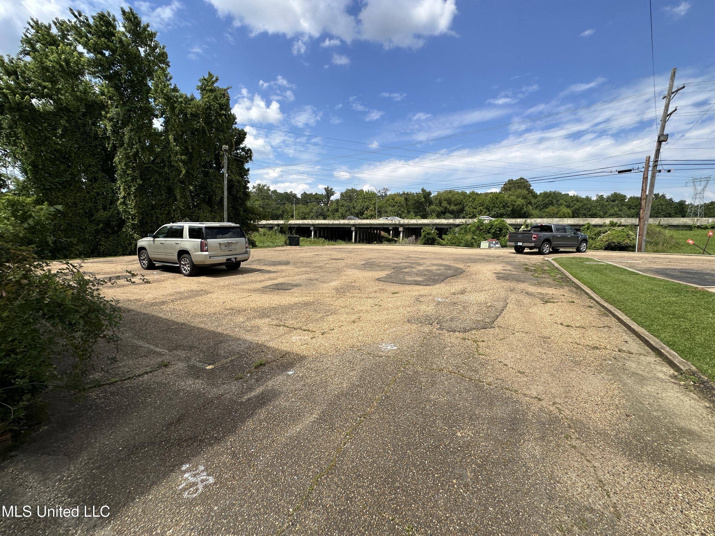 1985 Lakeland Drive Property Photo 2