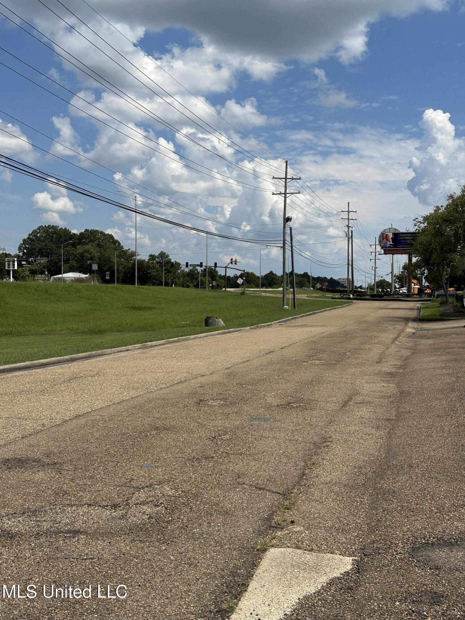 1985 Lakeland Drive Property Photo 4