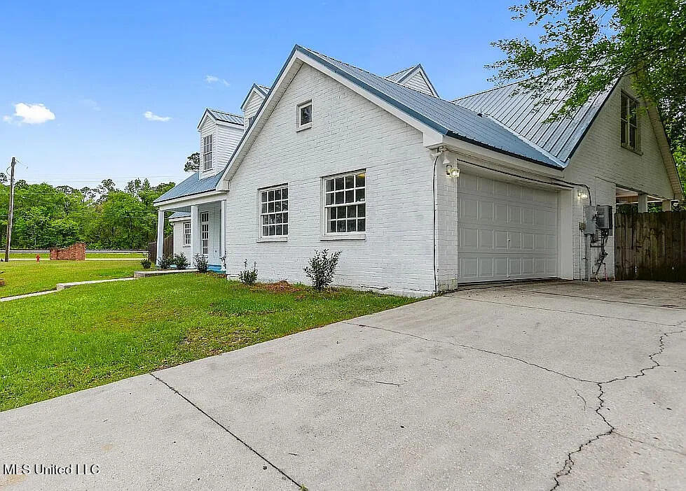 233 Henley Place Property Photo 2