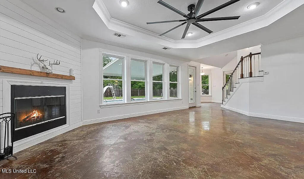 233 Henley Place Property Photo 4