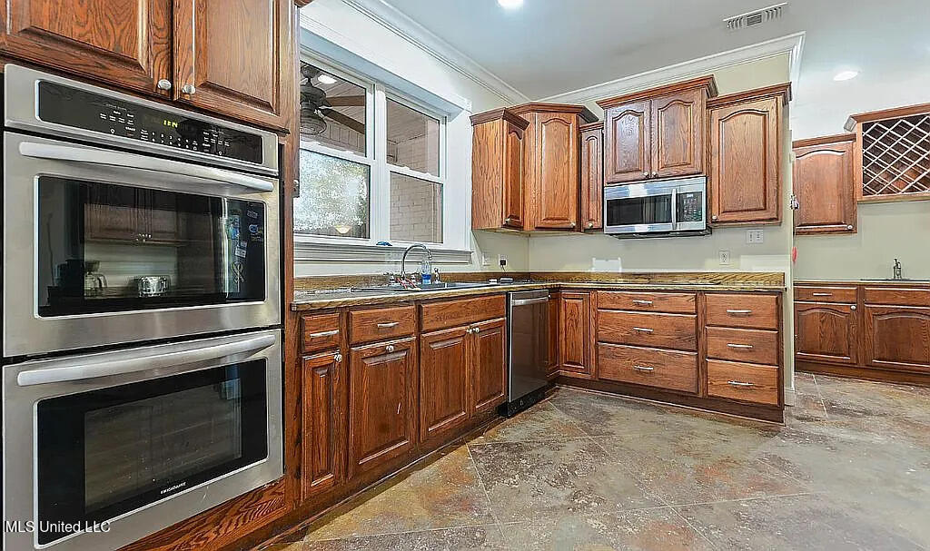 233 Henley Place Property Photo 9