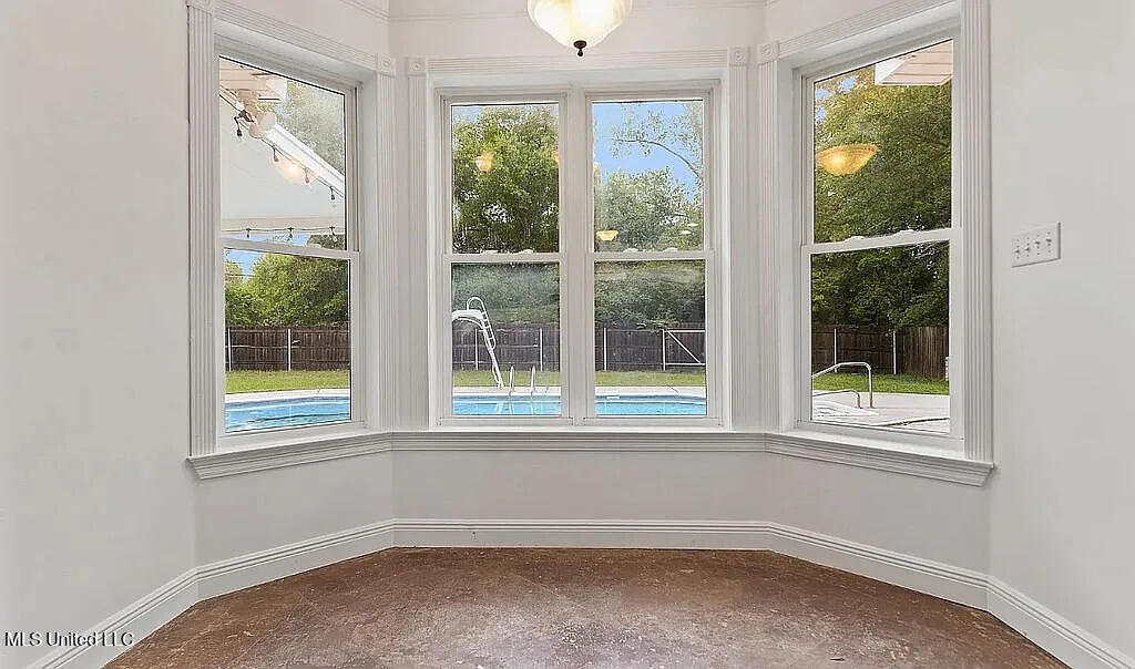 233 Henley Place Property Photo 10