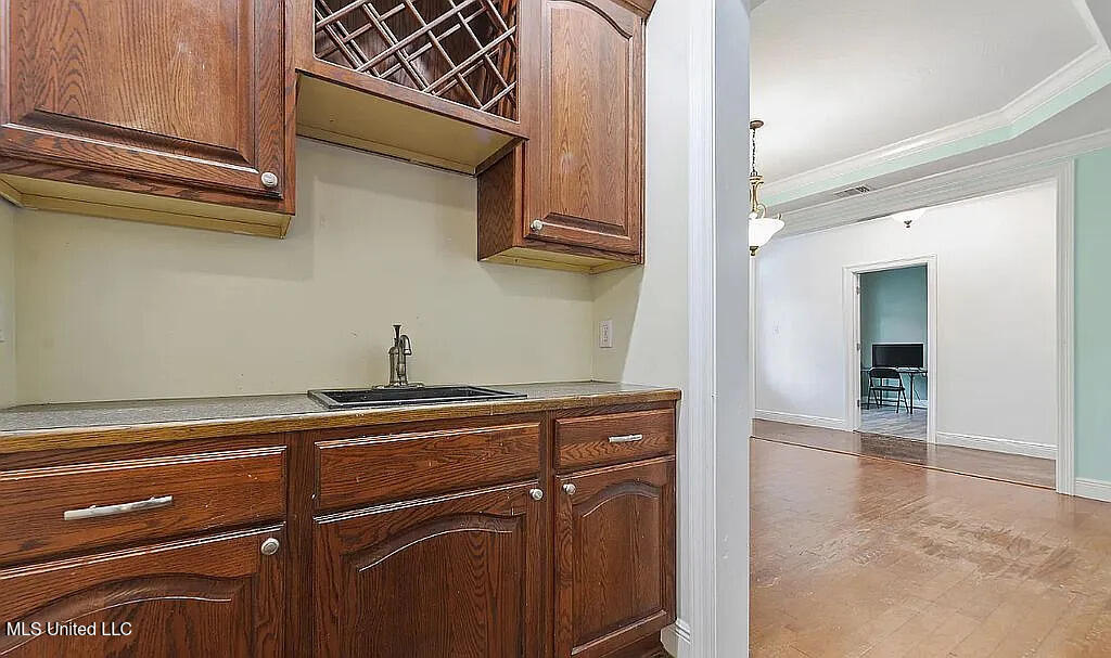 233 Henley Place Property Photo 11