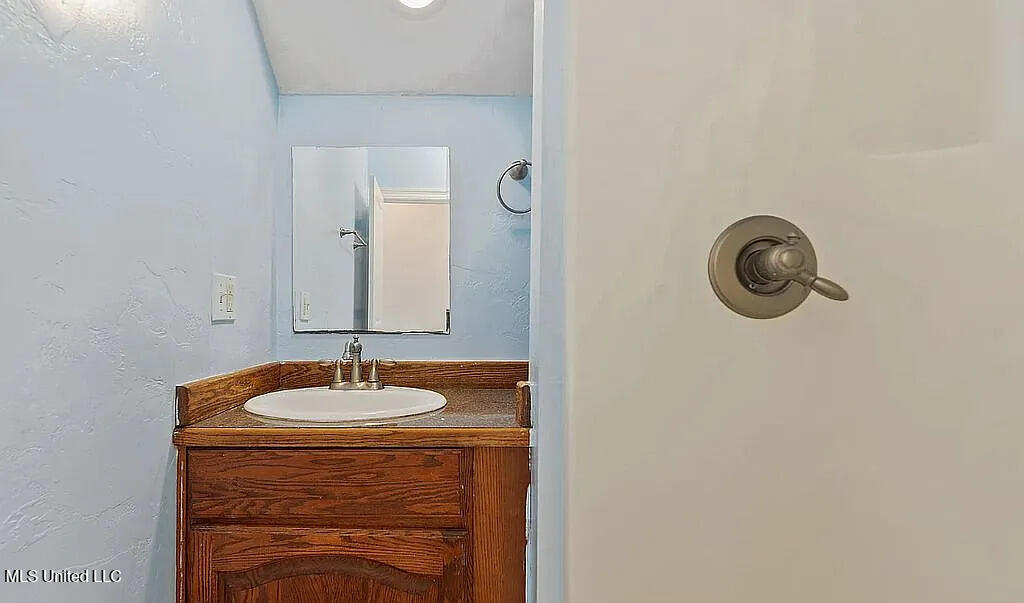 233 Henley Place Property Photo 18