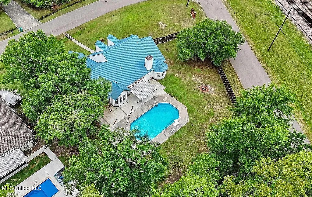 233 Henley Place Property Photo 29