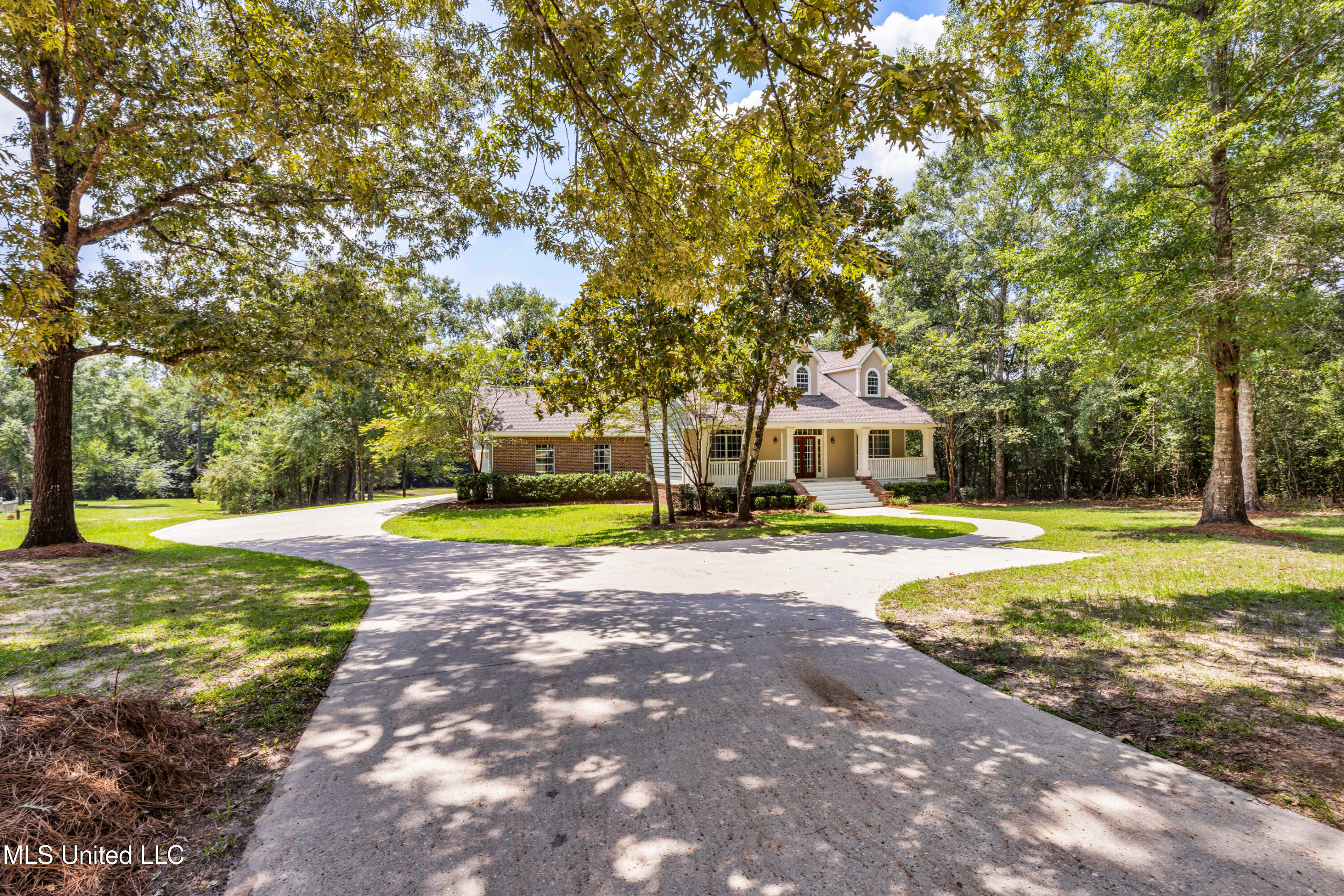 2913 Holden Drive Property Photo 3