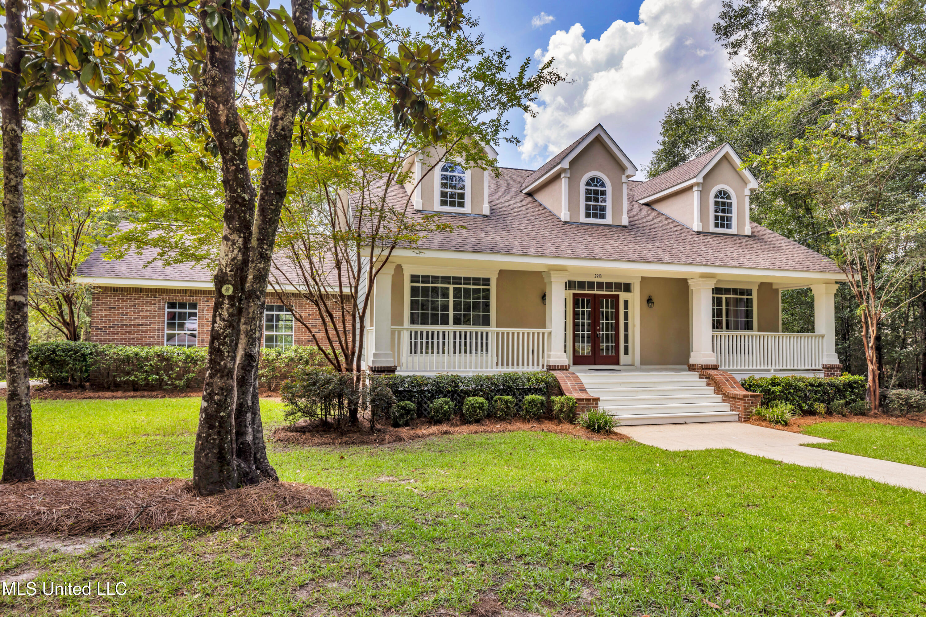 2913 Holden Drive Property Photo 4